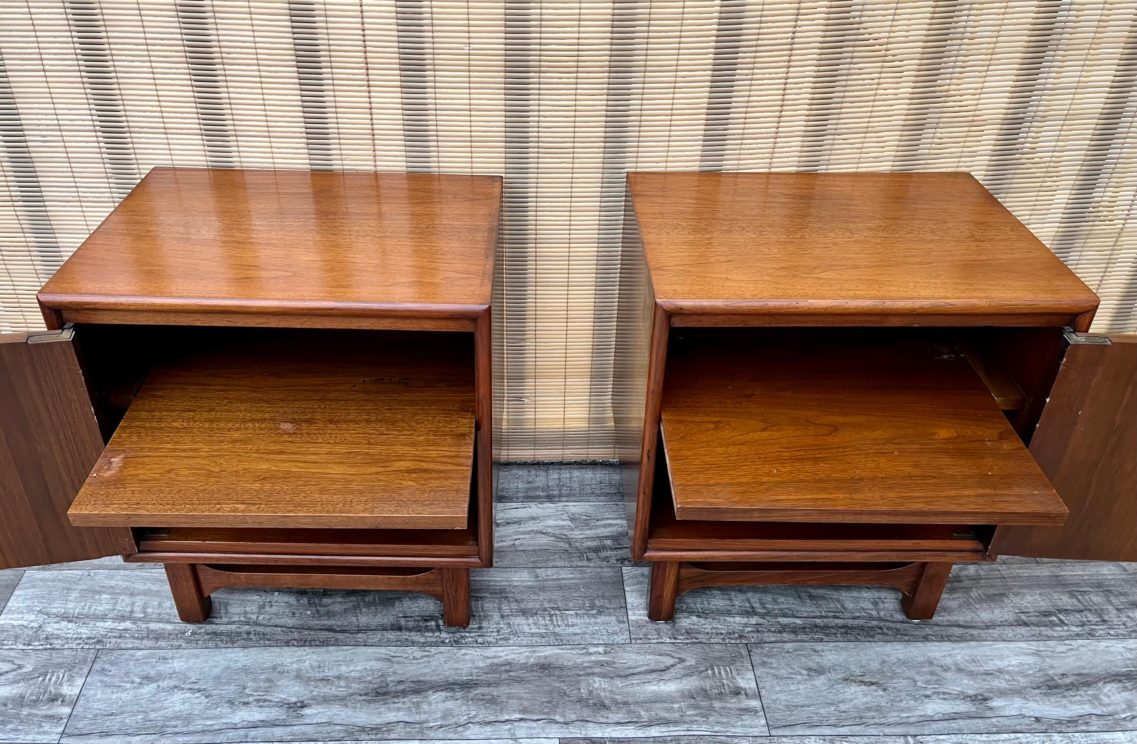 American Pair of 1960s Mid-Century Modern Nightstands by Cavalier Furniture