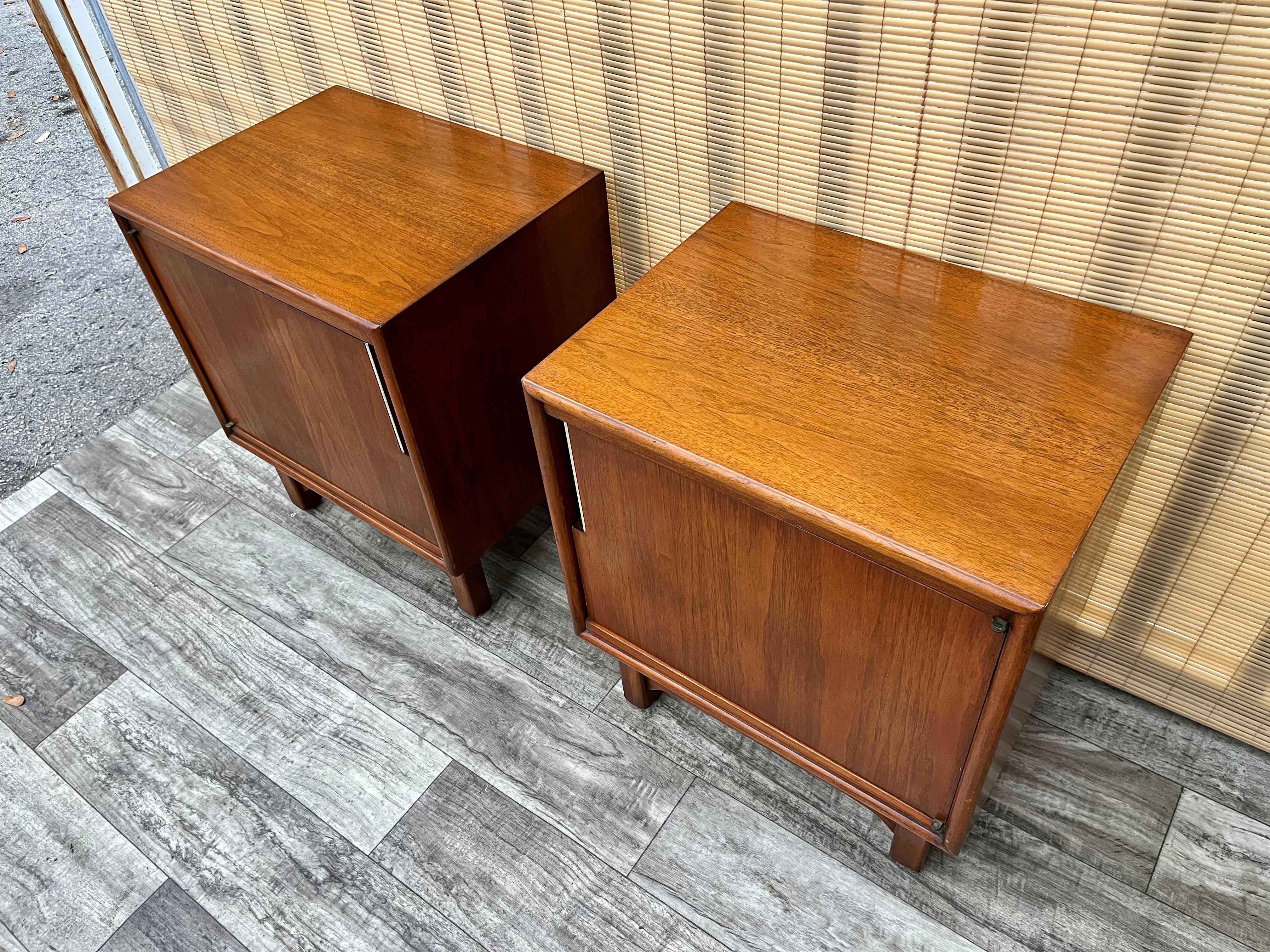 Mid-20th Century Pair of 1960s Mid-Century Modern Nightstands by Cavalier Furniture