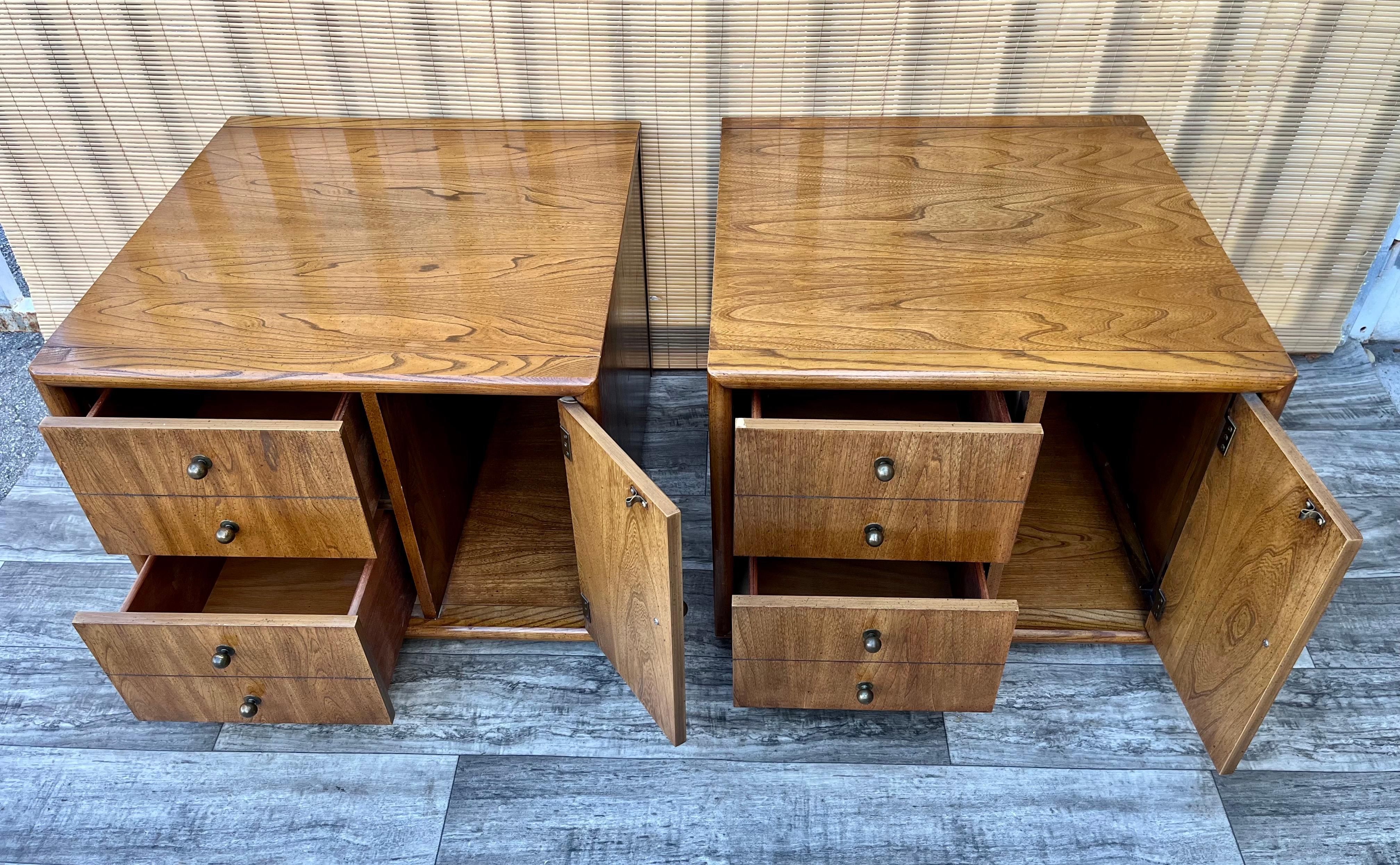 Mid-20th Century Pair of 1960s Mid-Century Modern Side Tables/Nightstands by Stanley Furniture For Sale