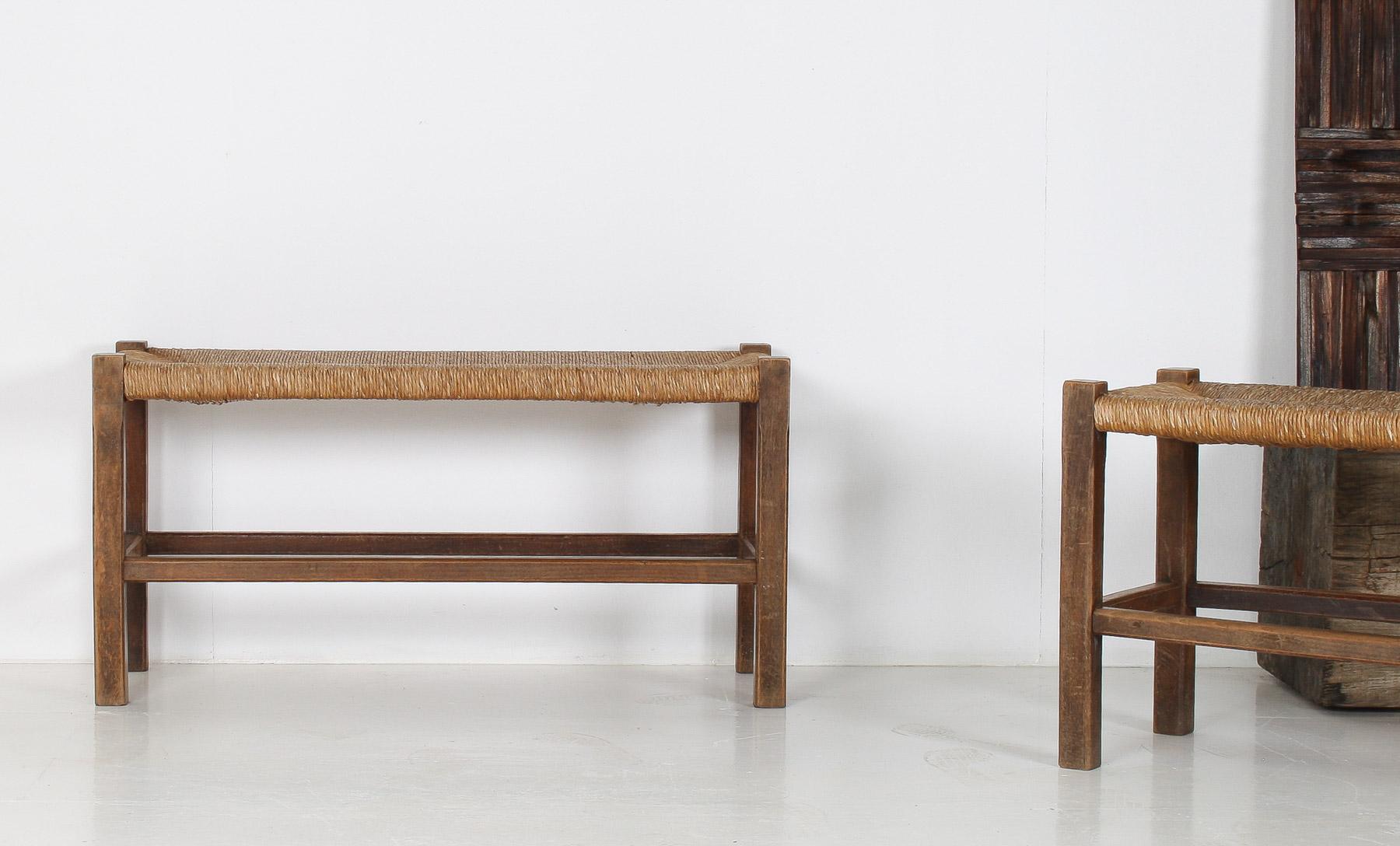Pareja de bancos de roble de mediados de siglo de 1960 con asientos tradicionales de junco en venta 3