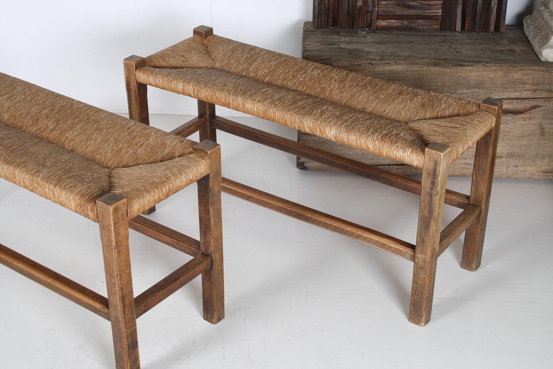 Pareja de bancos de roble de mediados de siglo de 1960 con asientos tradicionales de junco en venta 11