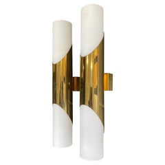 Un par de apliques de pared Neuhaus Leuchten de los años 60, de oplaína blanca y latón