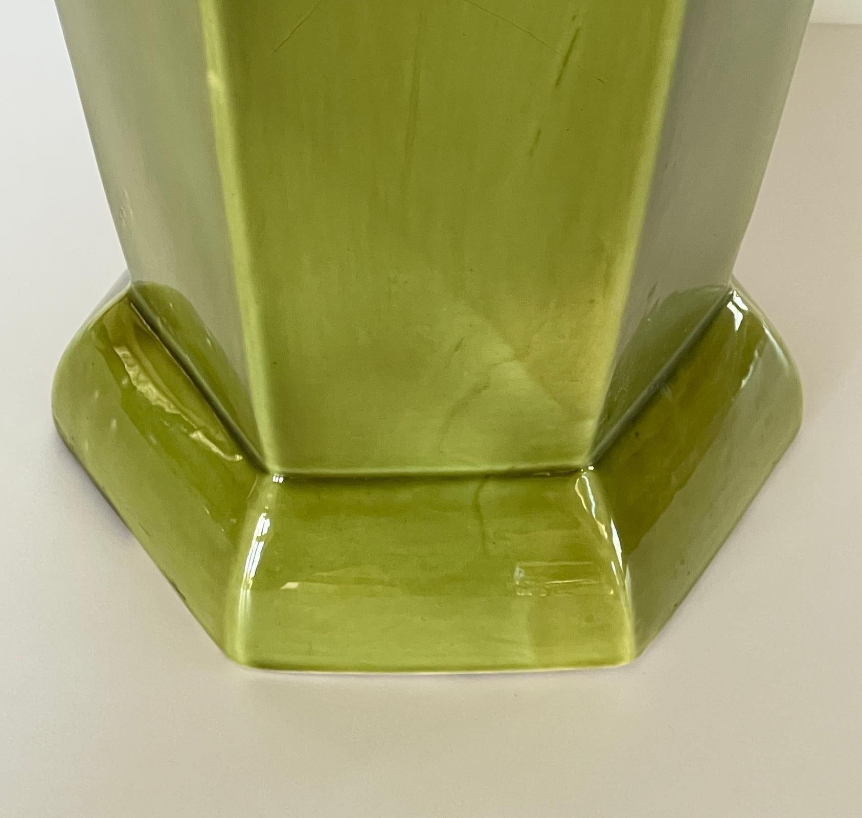 Ein Paar 1960er Olive und Teal Drip Glaze sechseckige Lampen (Glasiert) im Angebot