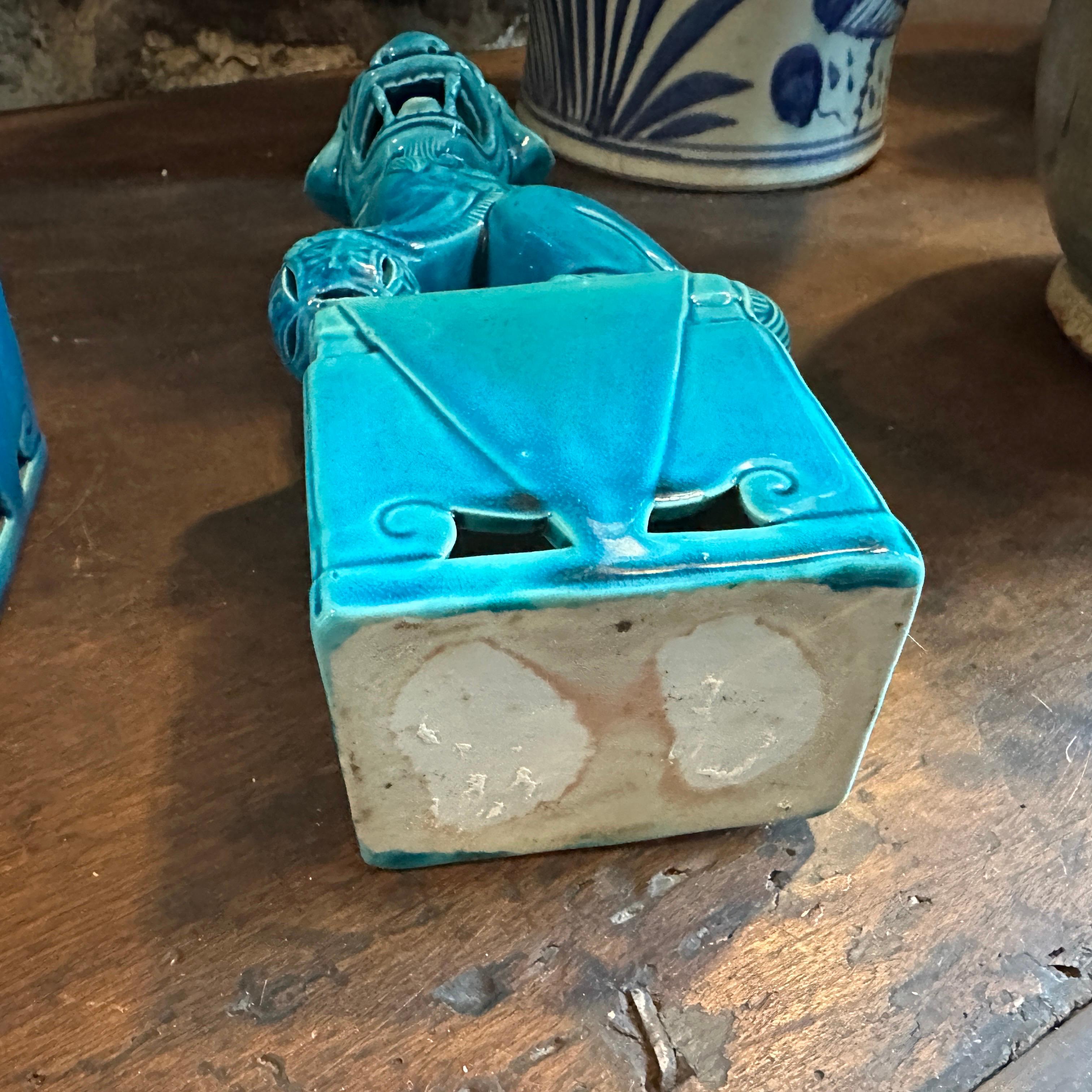A pair of 1960s Turquoise Glazed Ceramic Chinese Pho Dogs For Sale 1