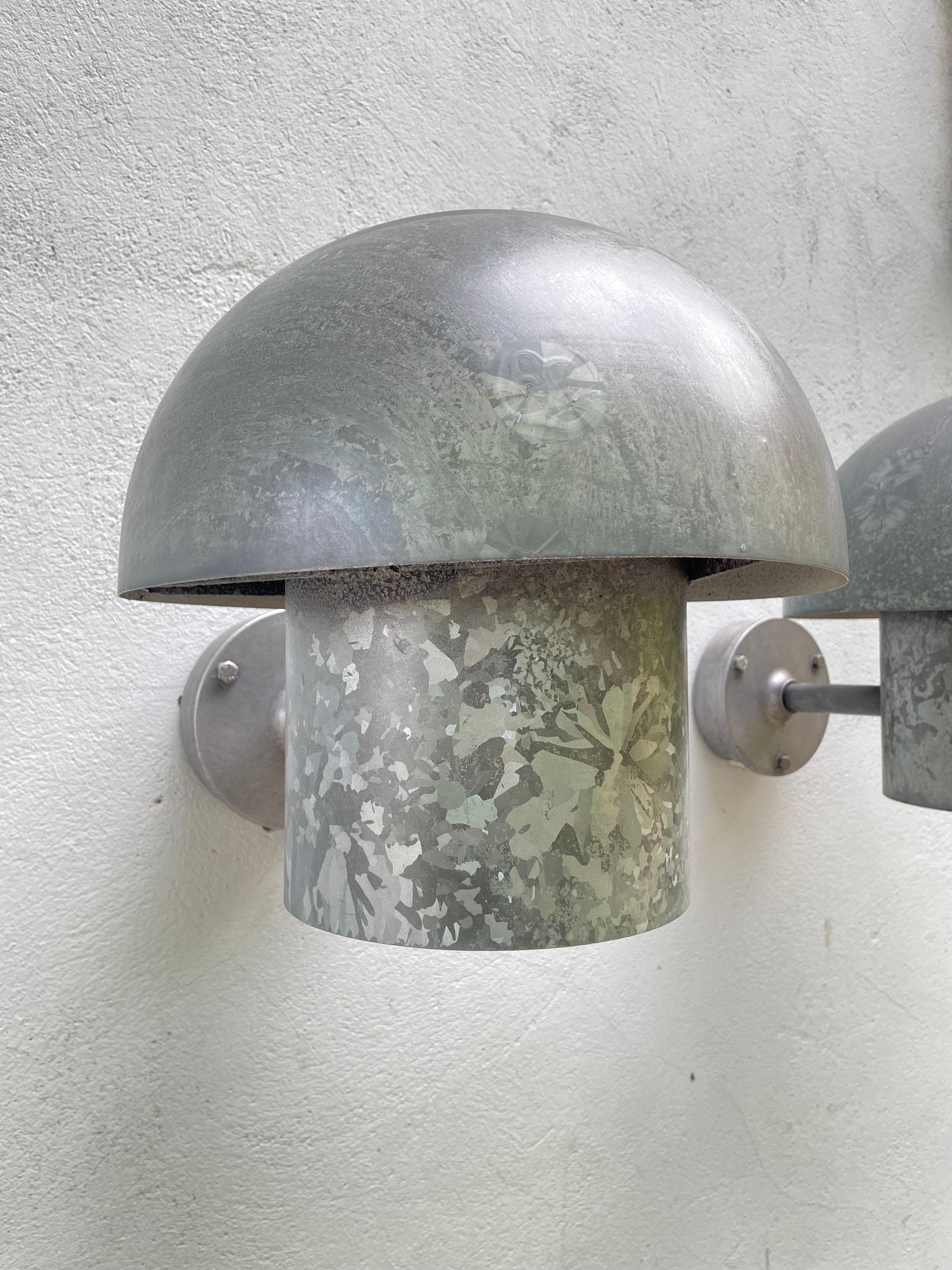 Fatto a mano Coppia di lampade da parete degli anni '60 di Bjarne Bech per Louis Poulsen, Danimarca in vendita