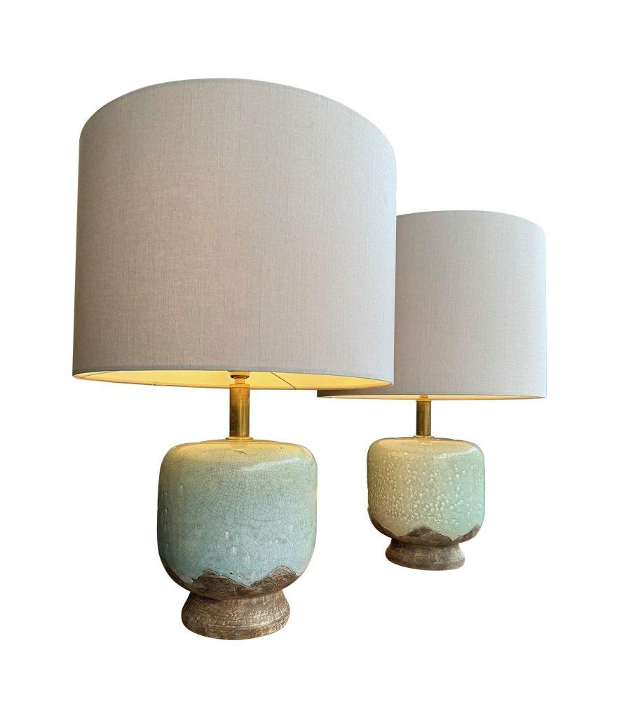 Mid-Century Modern Paire de lampes en céramique émaillée craquelée de style chinoiserie des années 1970 par Ugo Zaccanini en vente