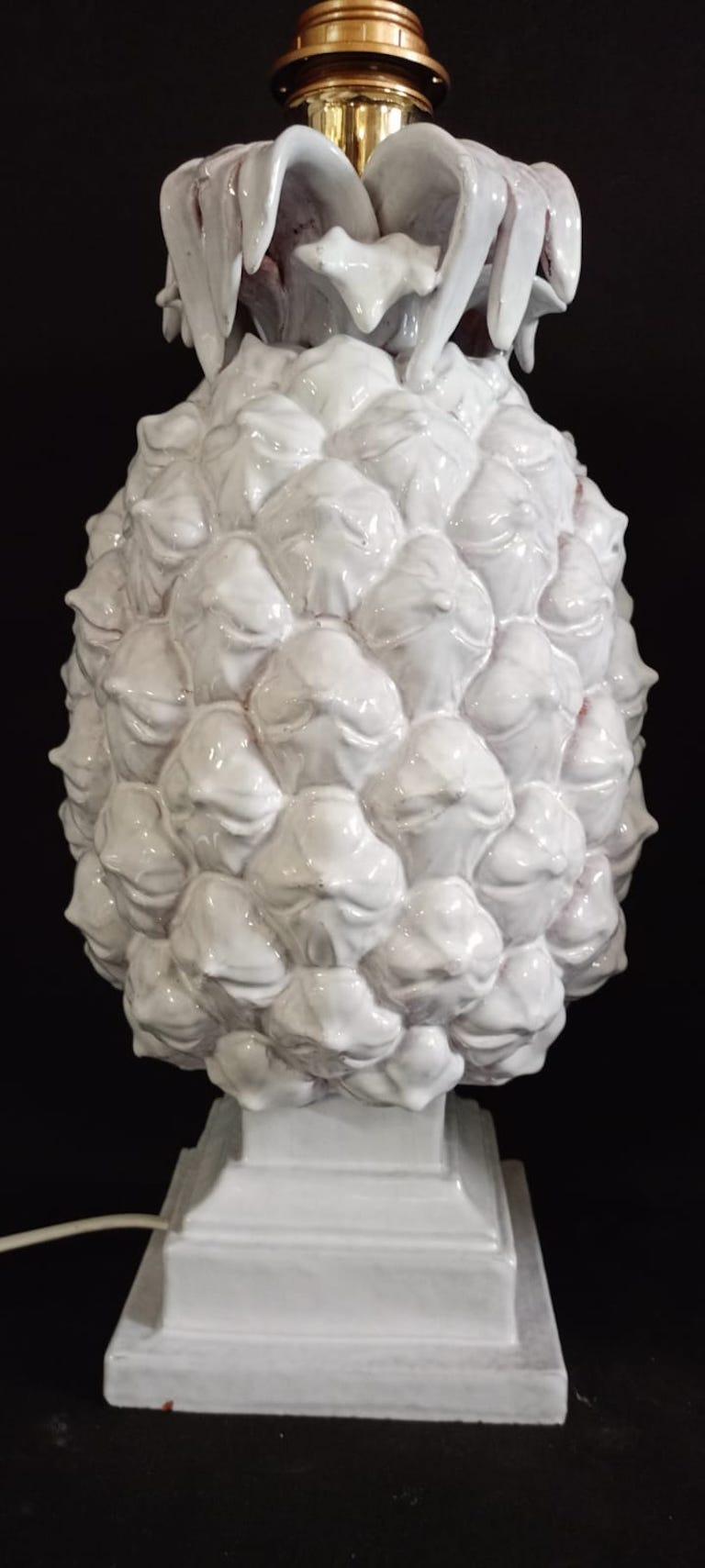 Vernissé Paire de lampes ananas en céramique émaillée italienne des années 1970 en vente