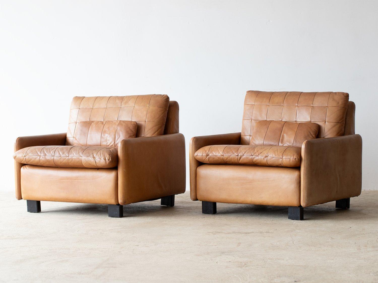 A Pair of 1970s Italian Mid Century Patchwork Tan Leather Club Armchairs For Sale 5