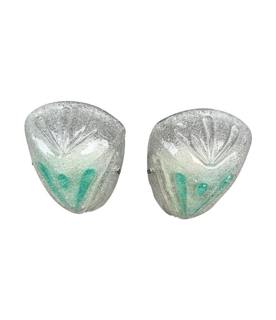 Ein Paar italienische Murano-Glas-Wandleuchter aus den 1970er Jahren mit grünem Detail im Angebot 3