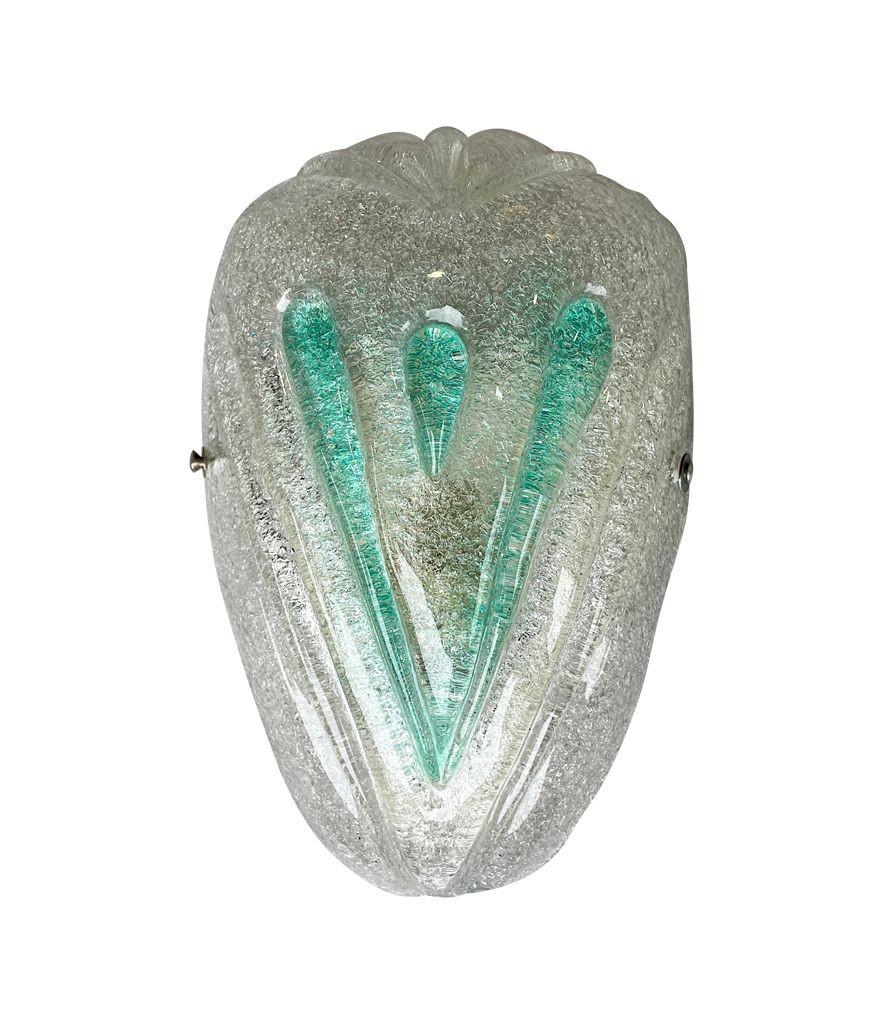Ein Paar italienische Murano-Glas-Wandleuchter aus den 1970er Jahren mit grünem Detail (Ende des 20. Jahrhunderts) im Angebot
