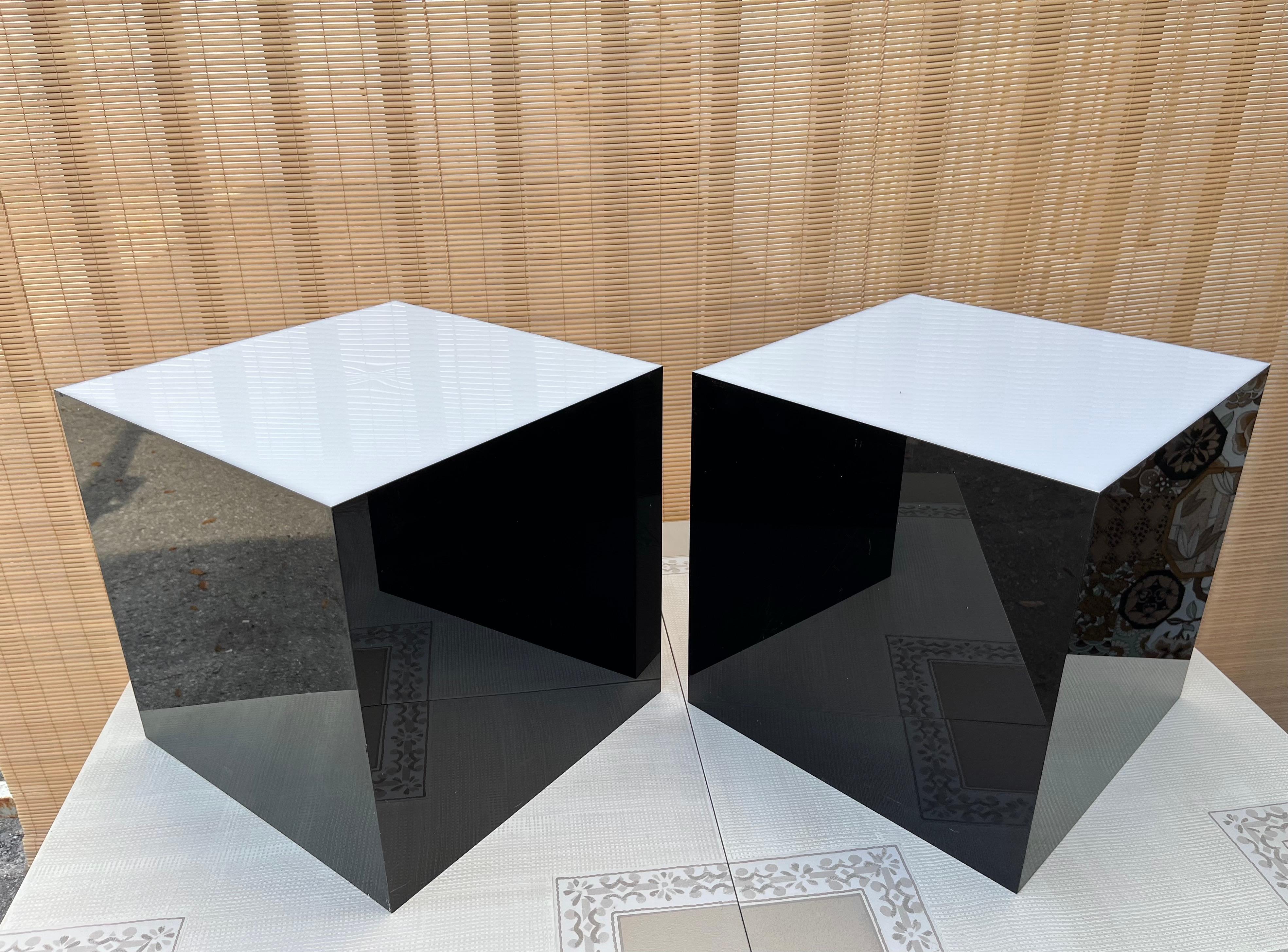 Pair of 1970s Mid-Century Modern Black Lucite Cube Table Lamps For Sale 1