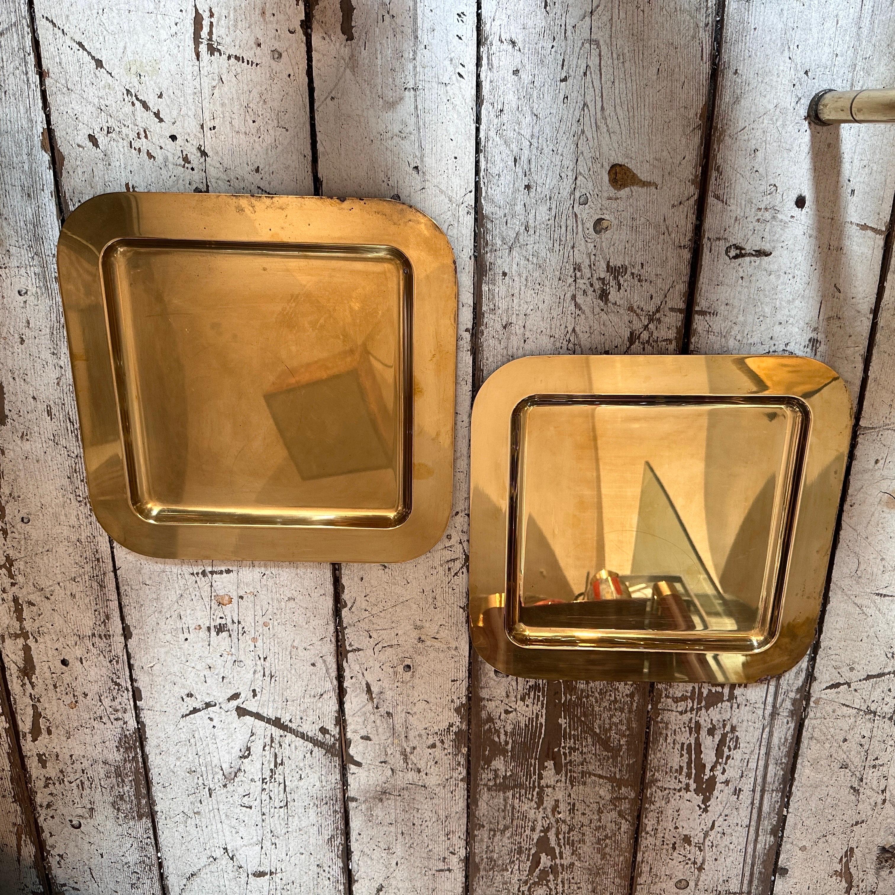 A pair of 1970s Mid-Century Modern Solid Brass Square Italian Serving Trays For Sale 2