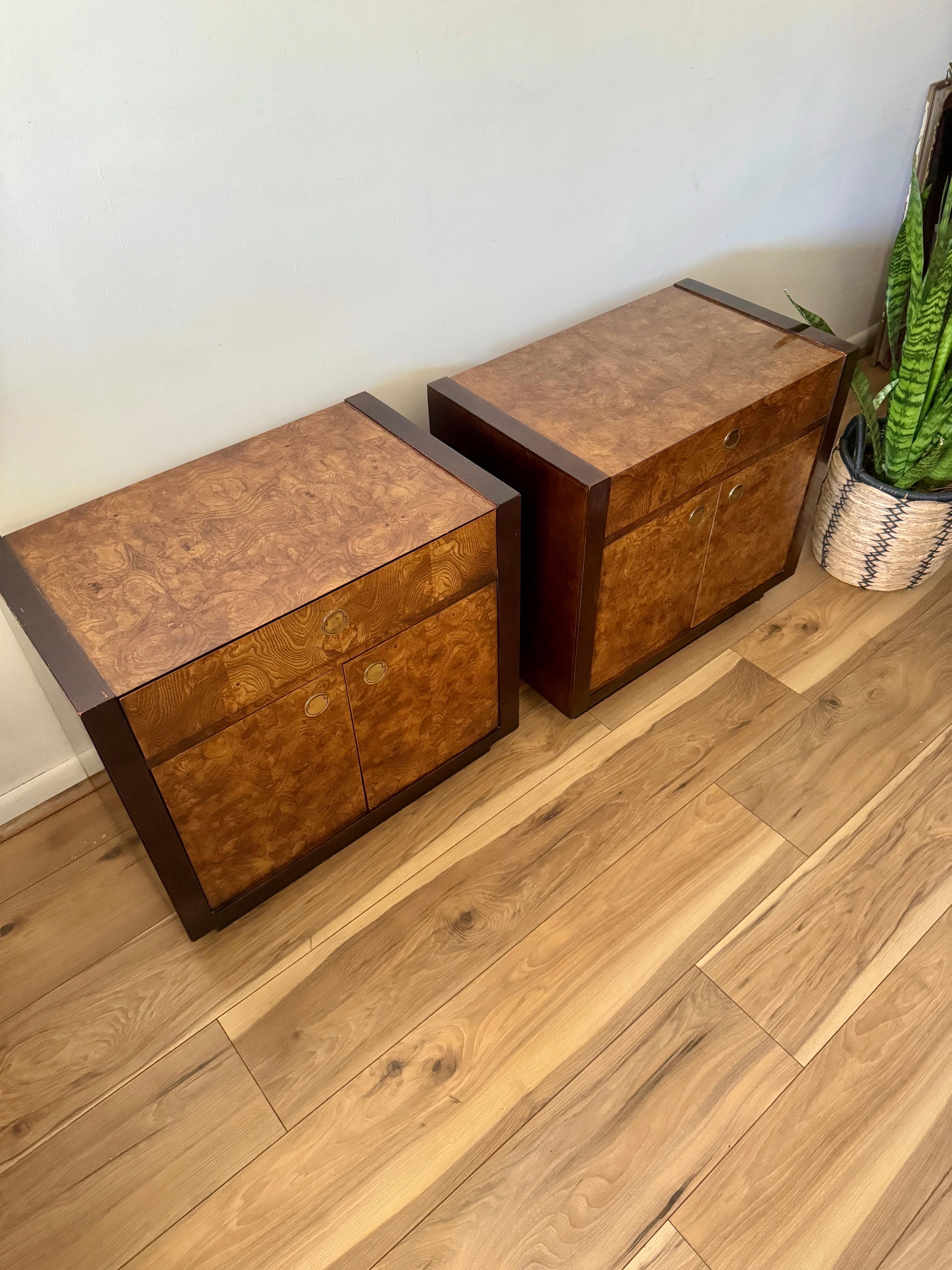 A Pair of 1970s Milo Baughman Style Burl Wood Nightstands by Century Furniture  For Sale 5
