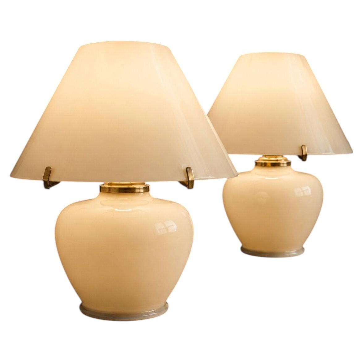 Ein Paar Tischlampen aus opalfarbenem Murano-Glas aus den 1970er Jahren