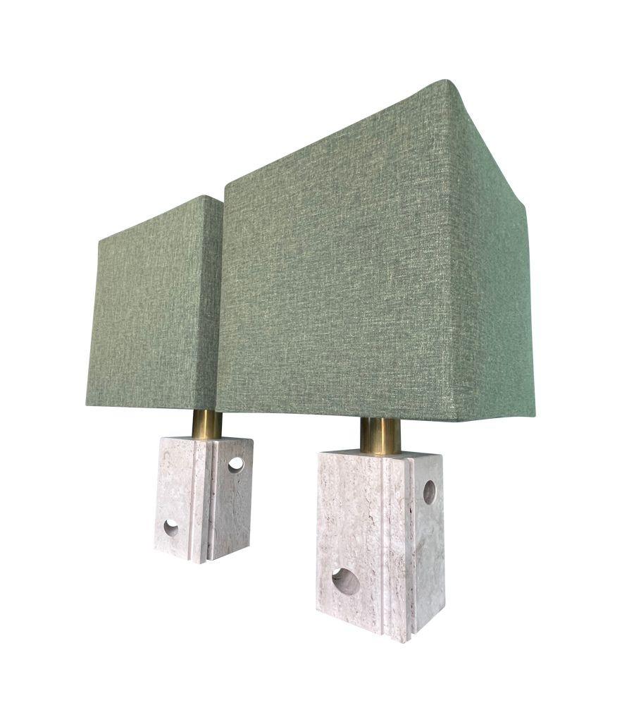 Brass A pair of 1970s sculptural Italian travertine lamps by Fratelli Mannelli For Sale