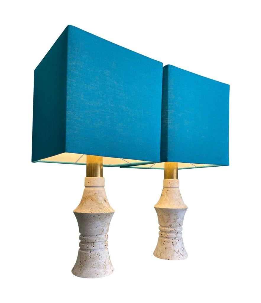 A pair of 1970s sculptural shaped travertine lamps by Fratelli Mannelli For Sale 4