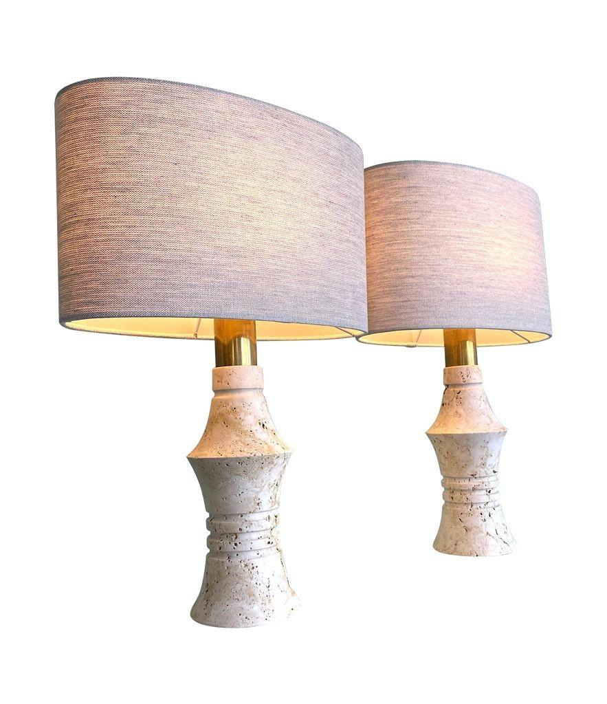 Italian A pair of 1970s sculptural shaped travertine lamps by Fratelli Mannelli For Sale