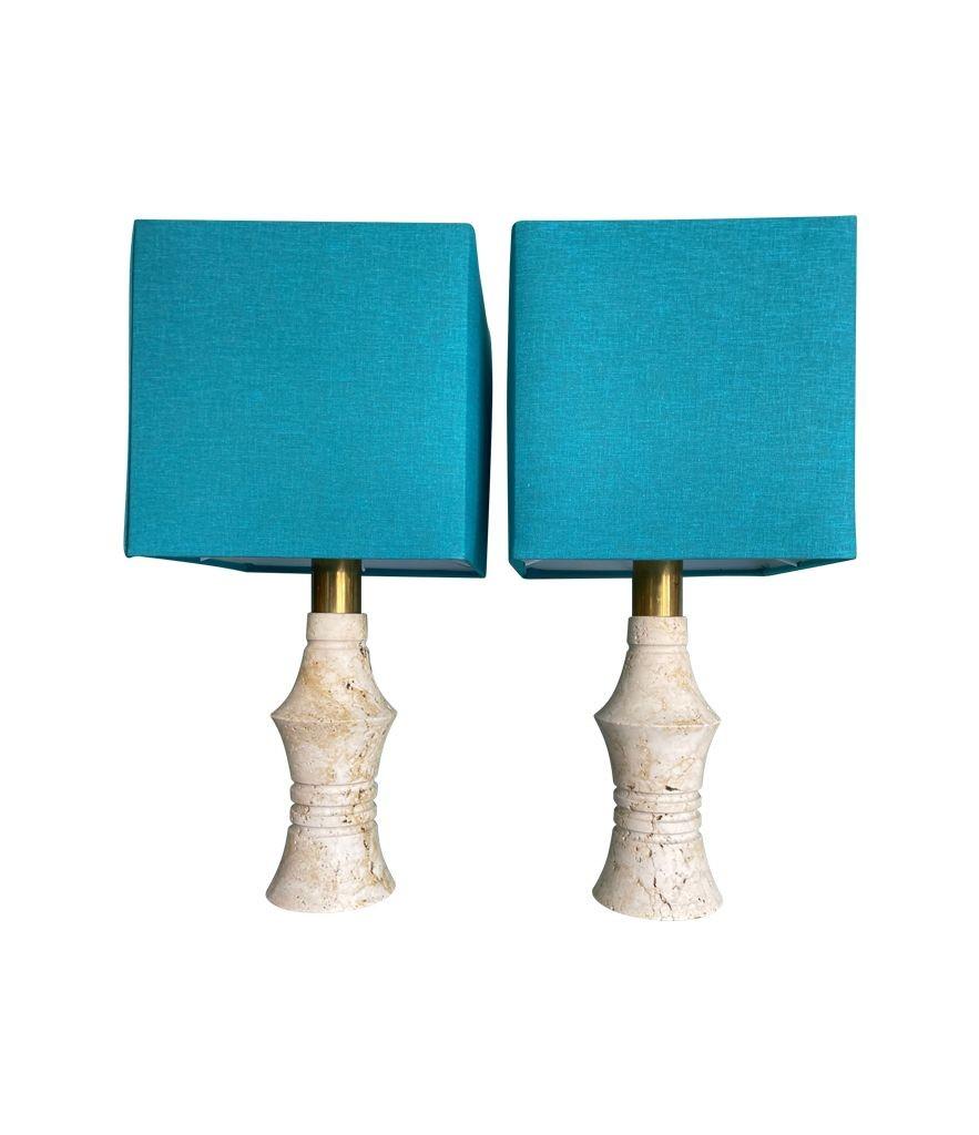 A pair of 1970s sculptural shaped travertine lamps by Fratelli Mannelli For Sale 1