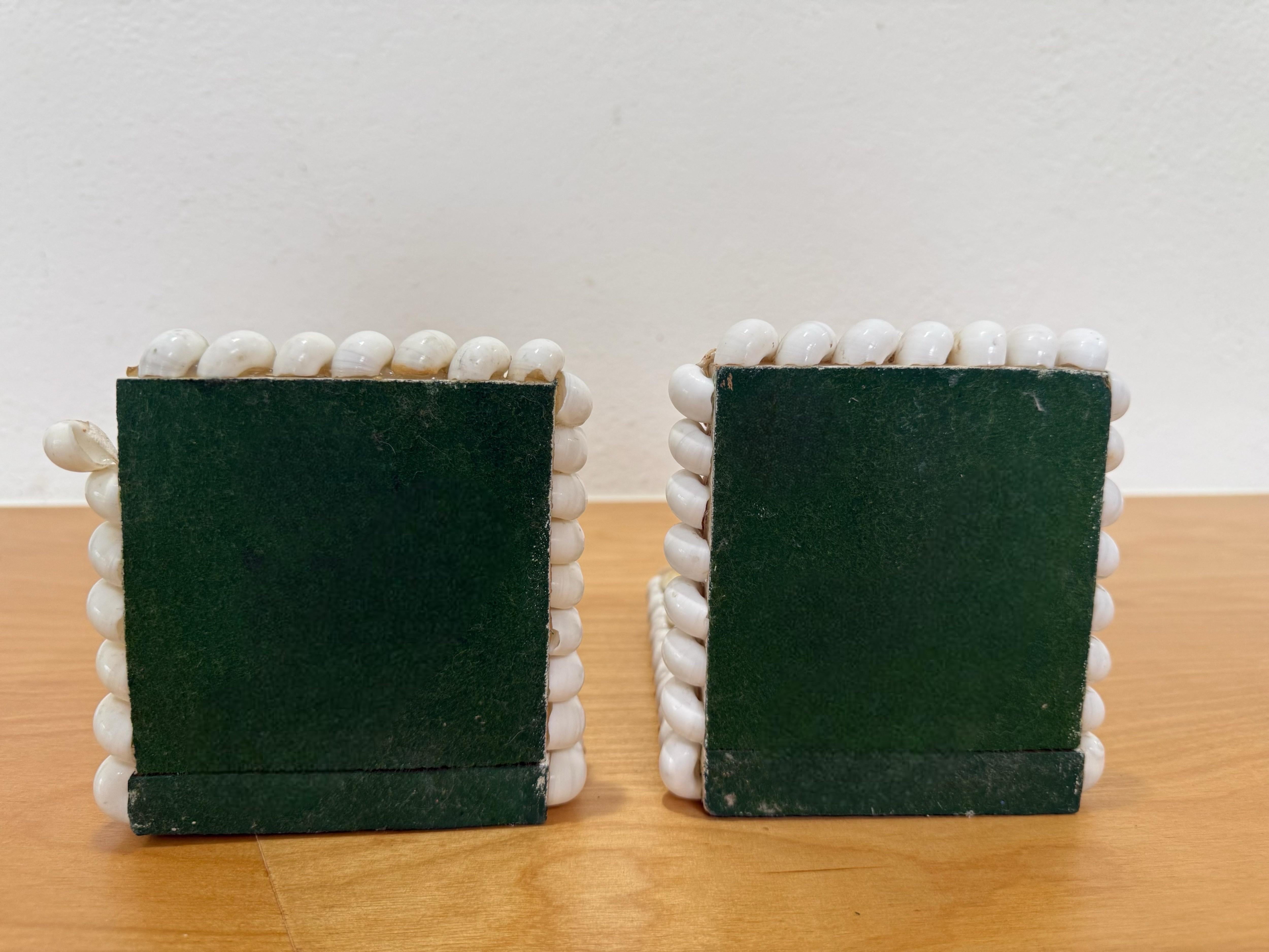 Un par de sujetalibros con incrustaciones de concha de los años 70 en venta 3