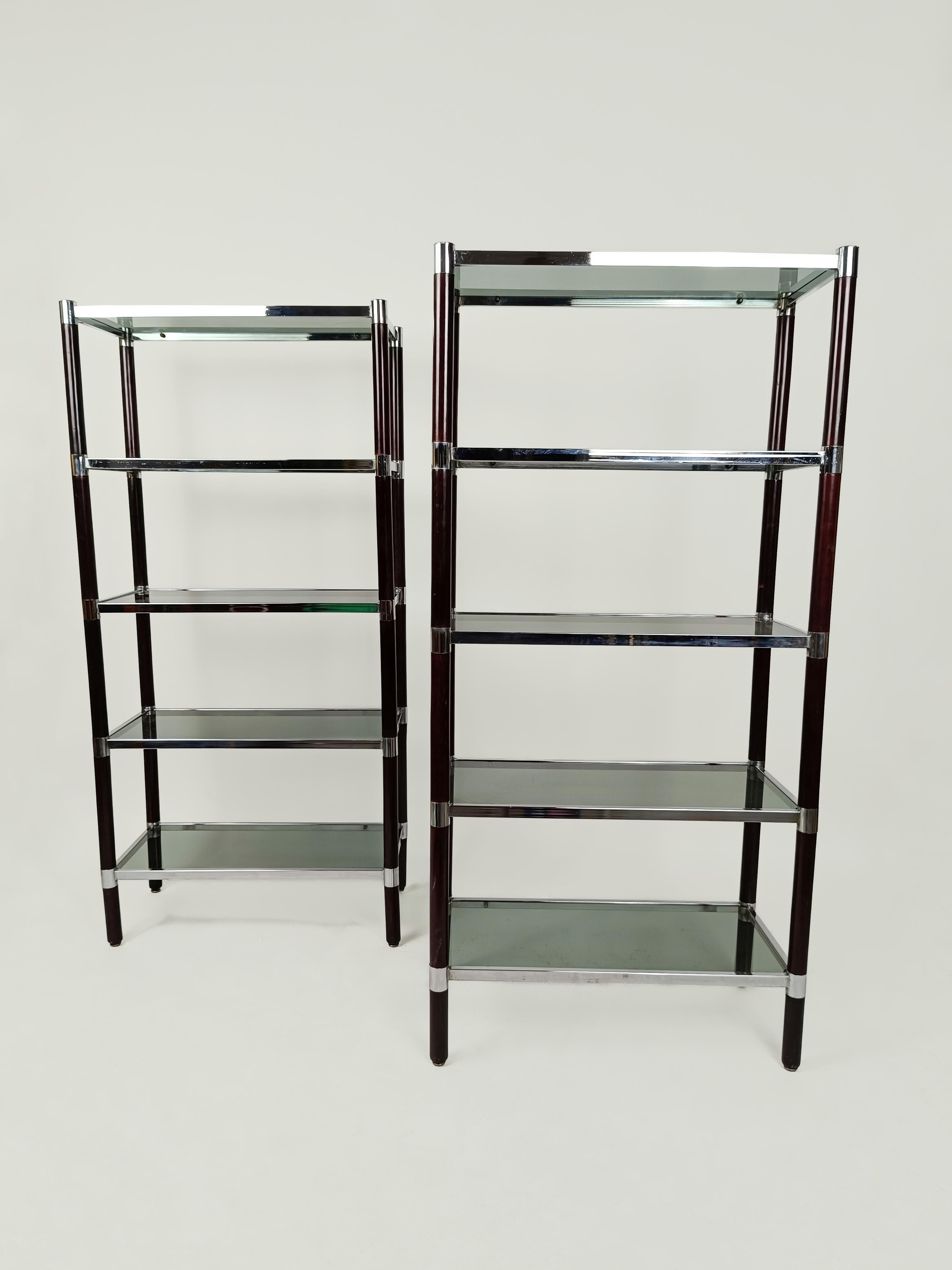 A Pair of 1970s Shelves / étagère in Chromed Metal, Solid Wood and Smoked Glass  For Sale 5