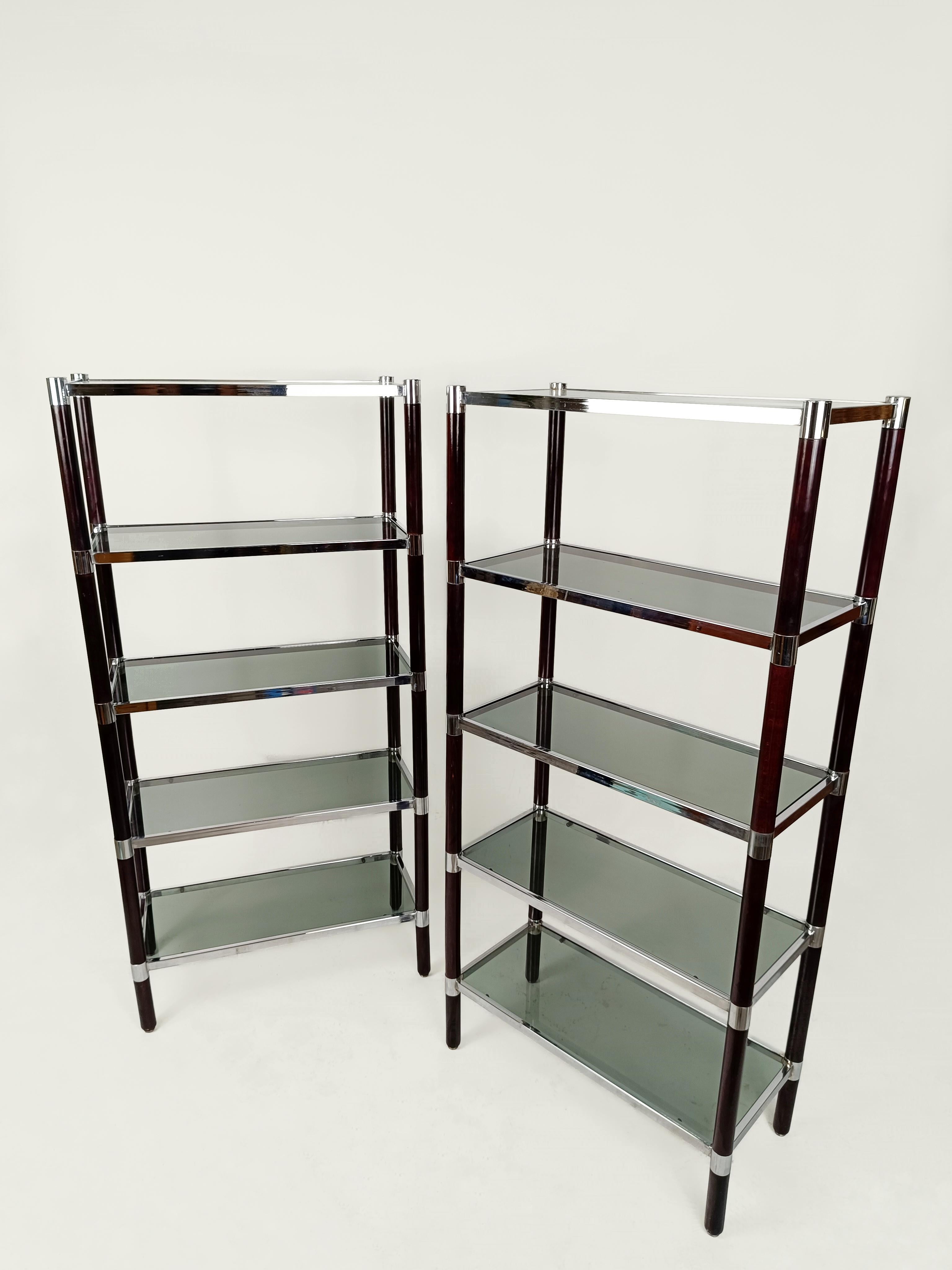 A Pair of 1970s Shelves / étagère in Chromed Metal, Solid Wood and Smoked Glass  For Sale 8