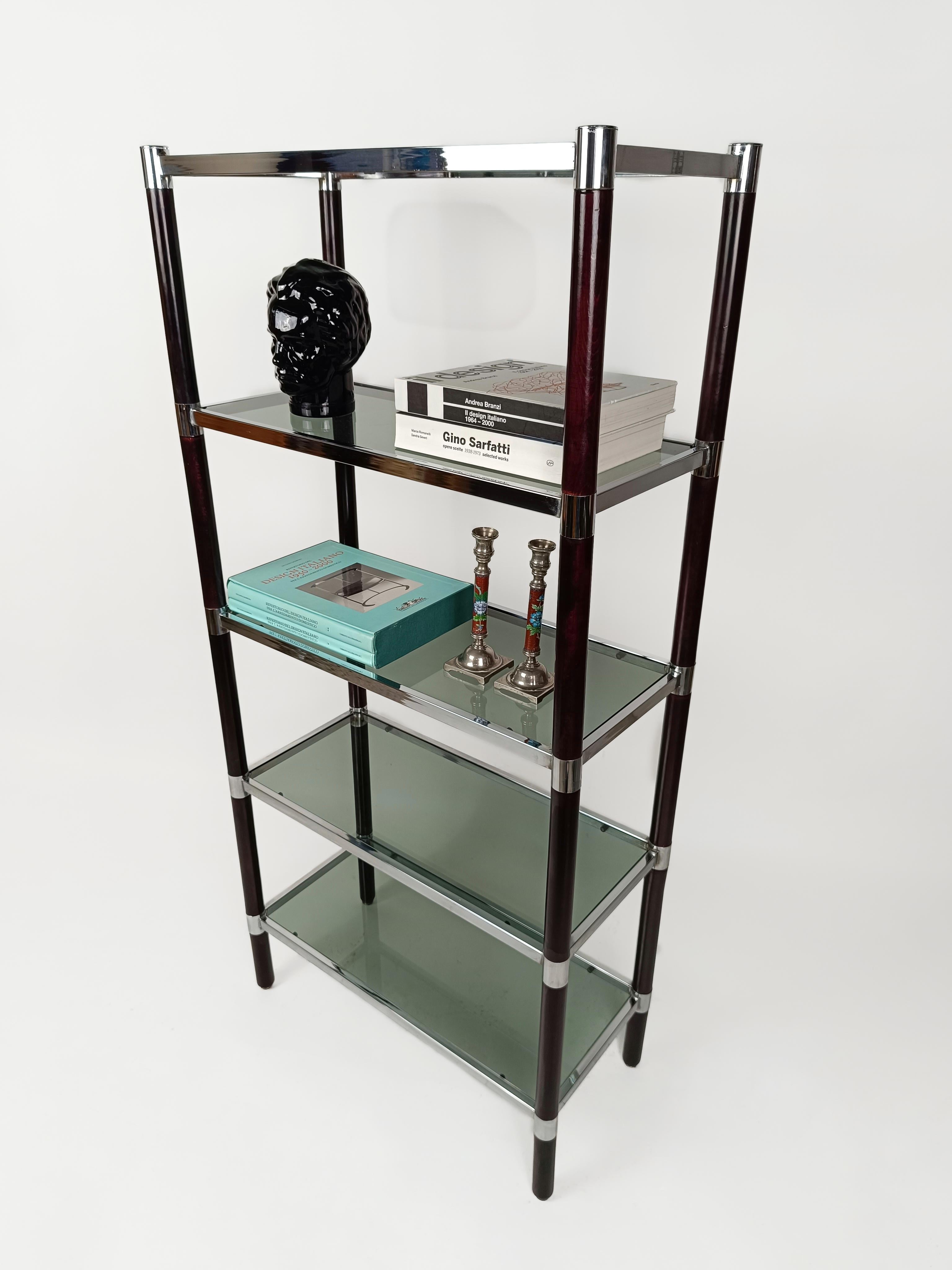 Late 20th Century A Pair of 1970s Shelves / étagère in Chromed Metal, Solid Wood and Smoked Glass  For Sale