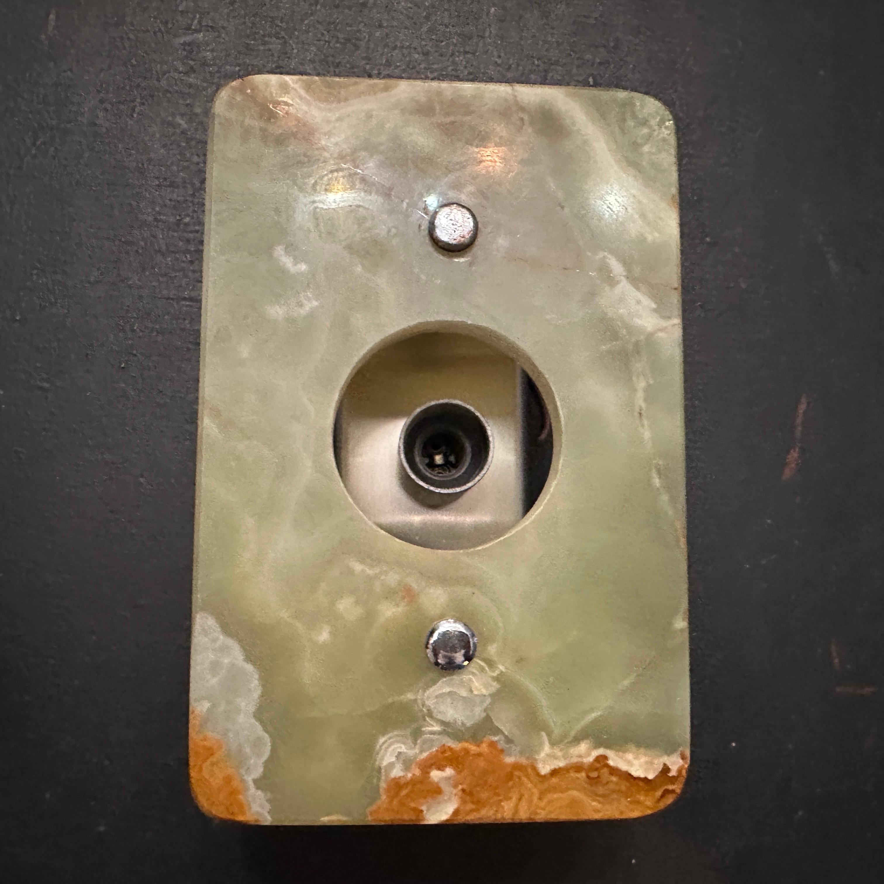 Metallo Coppia di lampade da parete in marmo onice verde e marrone degli anni '70 in vendita