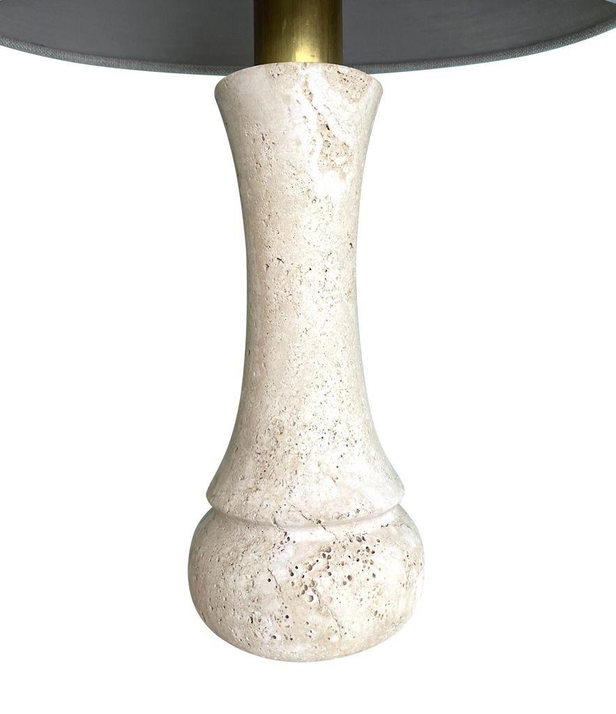 Ein Paar Lampen aus Travertin und Messing aus den 1970er Jahren von Fratelli Mannelli (Ende des 20. Jahrhunderts) im Angebot
