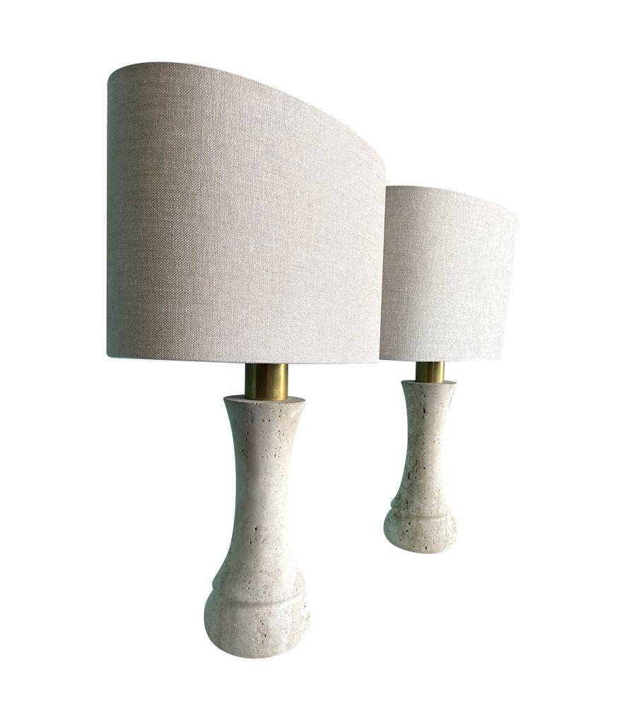 A pair of 1970s travertine and brass lamps by Fratelli Mannelli For Sale 1