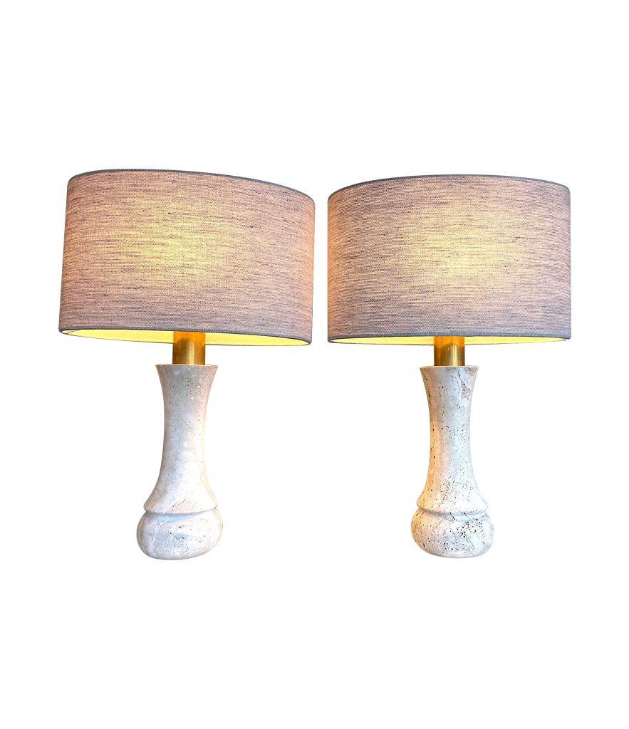 A pair of 1970s travertine and brass lamps by Fratelli Mannelli For Sale 2