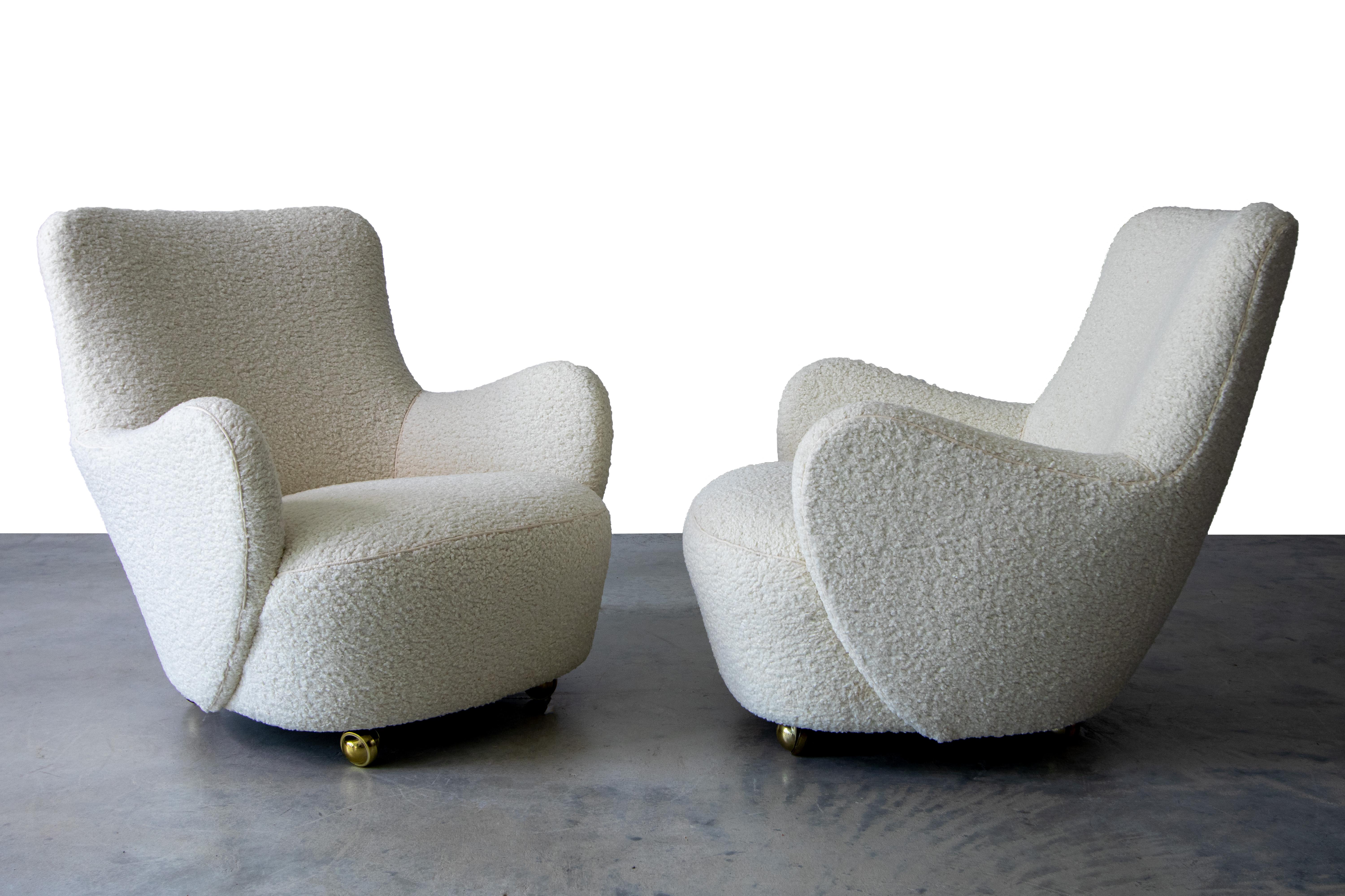 A pair of early “barrel” chairs, model 100a, designed by Vladimir Kagan for Kagan-Dreyfuss. This set has been reupholstered in a white boucle fabric.

Dimensions:

W 30” x D 32.5” x H 31.75” Seat Height 14”

Condition:

Newly Upholstered. Excellent.