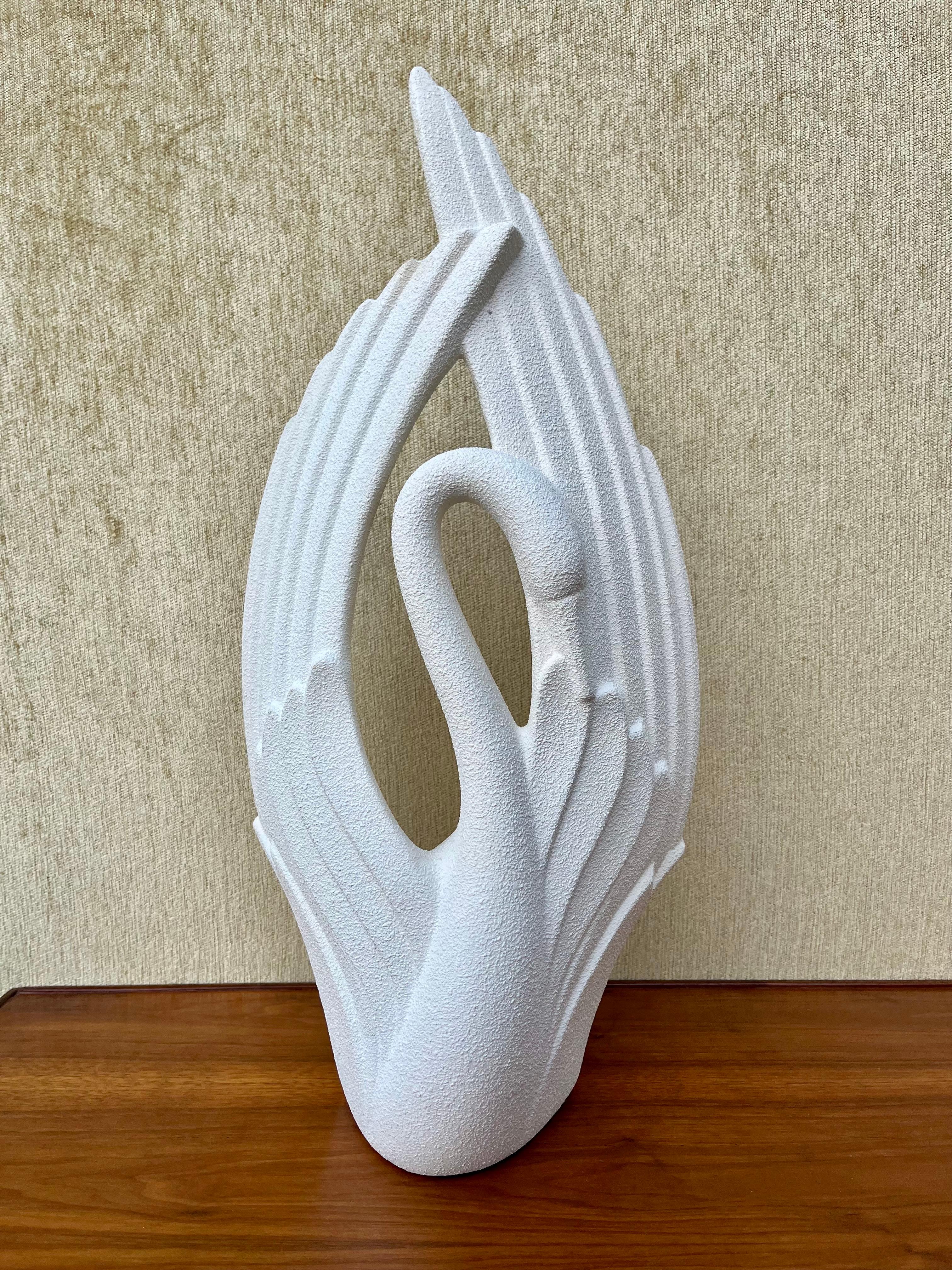 Ein Paar 1980er Art Deco Revival Haeger Pottery Swan Sculptures. 5
