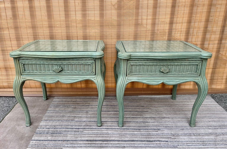 Hollywood Regency Pair of 1980s Coastal Style Wicker Night Stands by Whitecraft Furniture For Sale