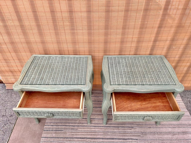 Pair of 1980s Coastal Style Wicker Night Stands by Whitecraft Furniture In Good Condition For Sale In Miami, FL