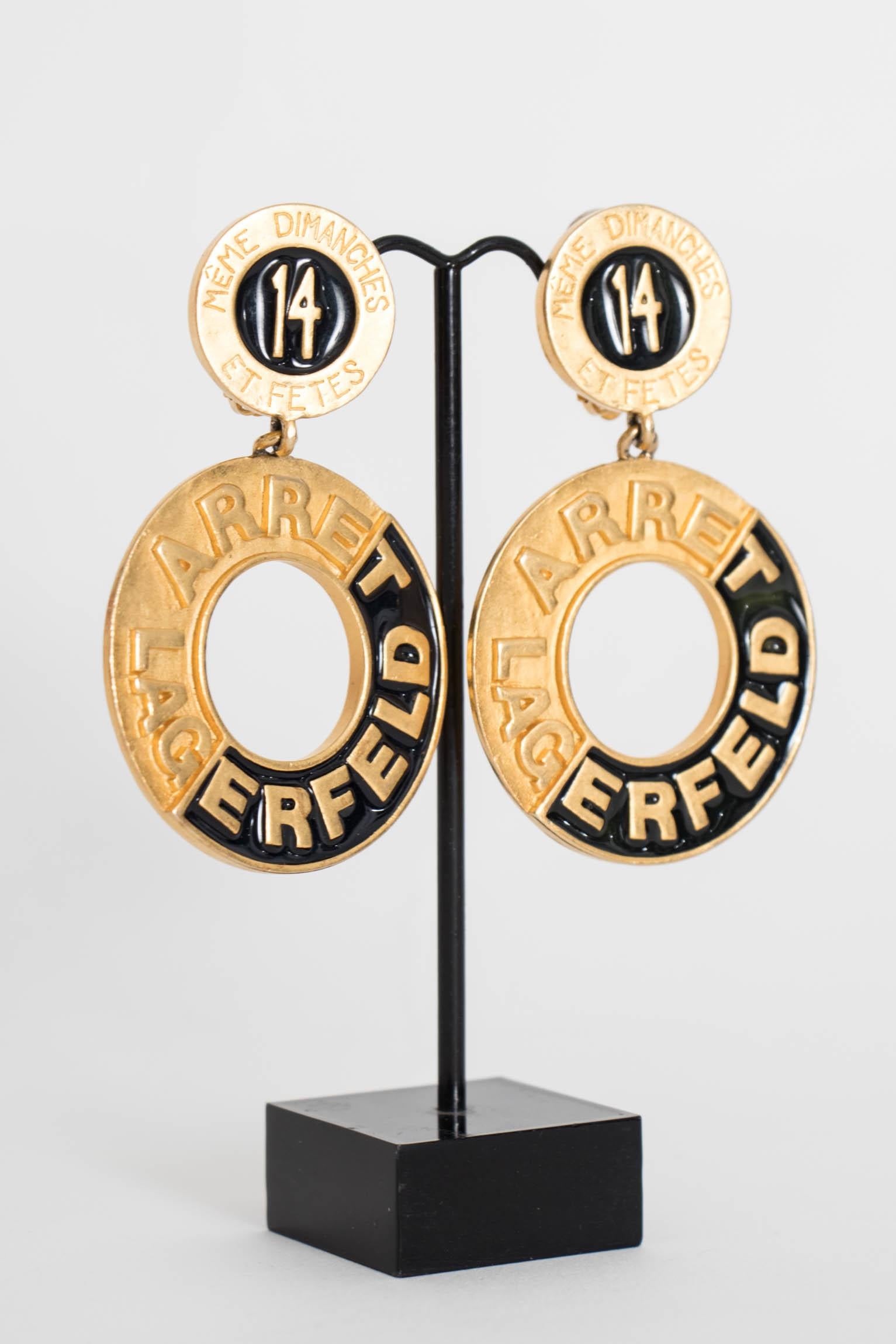 A Pair of 1980s Karl Lagerfeld Gold Plated Clip On Earrings  In Good Condition For Sale In Copenhagen, DK