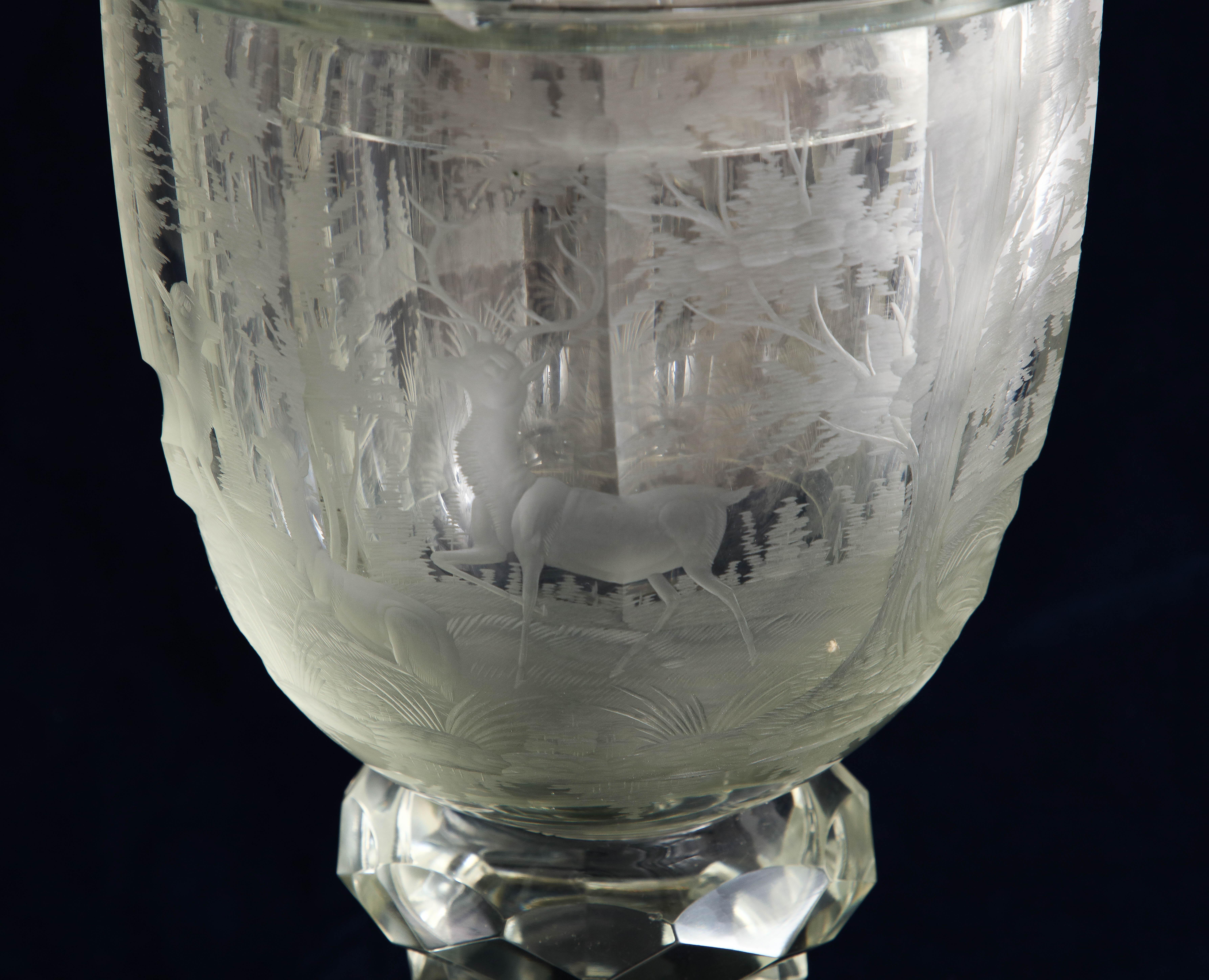Paar böhmische Kristallpokale aus dem 19. Jahrhundert, handgraviert und säuregewaschen im Angebot 2