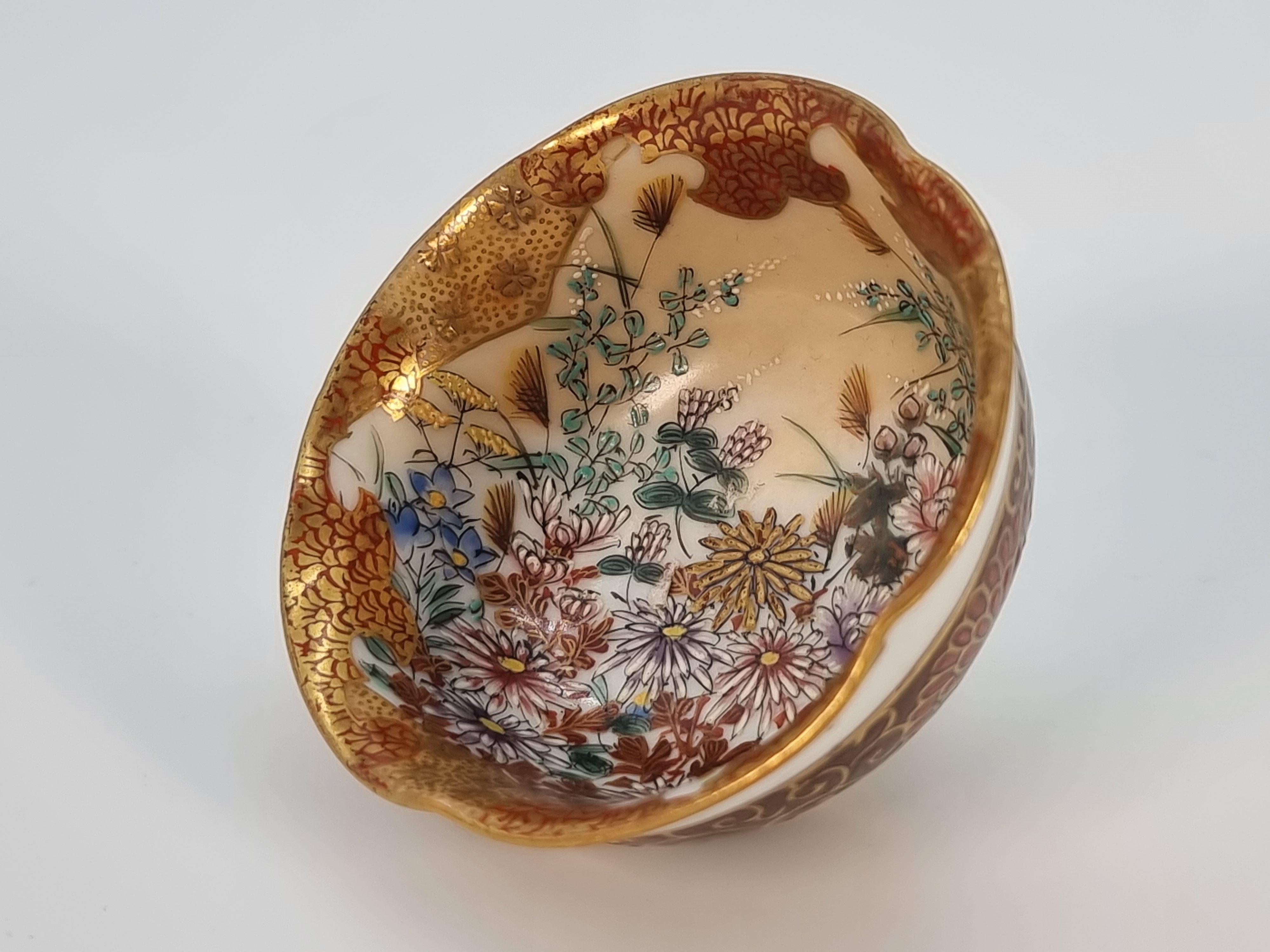 A pair of 19th C Japanese Meiji period miniature porcelain Kutani ware bowls For Sale 6