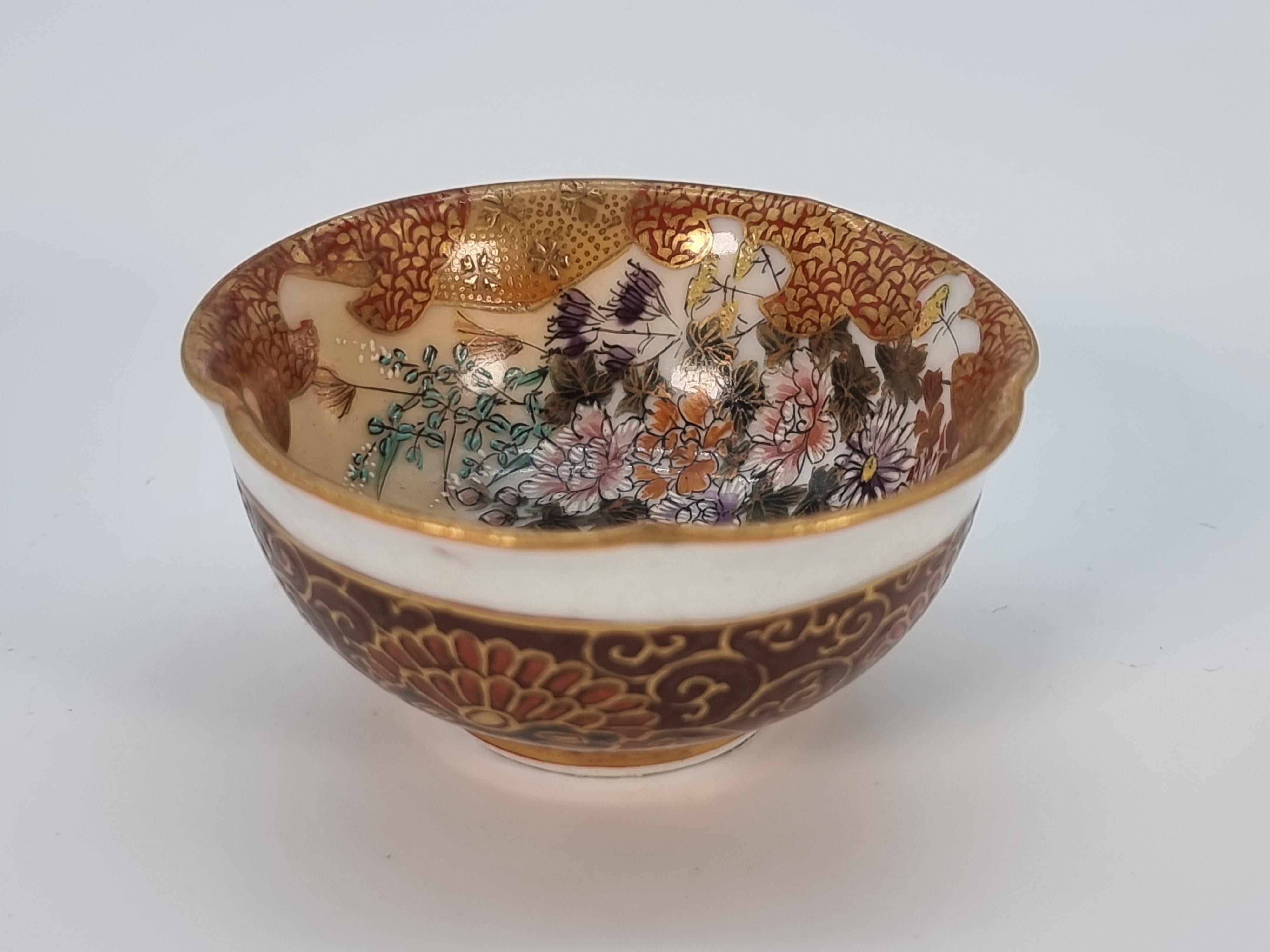 A pair of 19th C Japanese Meiji period miniature porcelain Kutani ware bowls For Sale 2