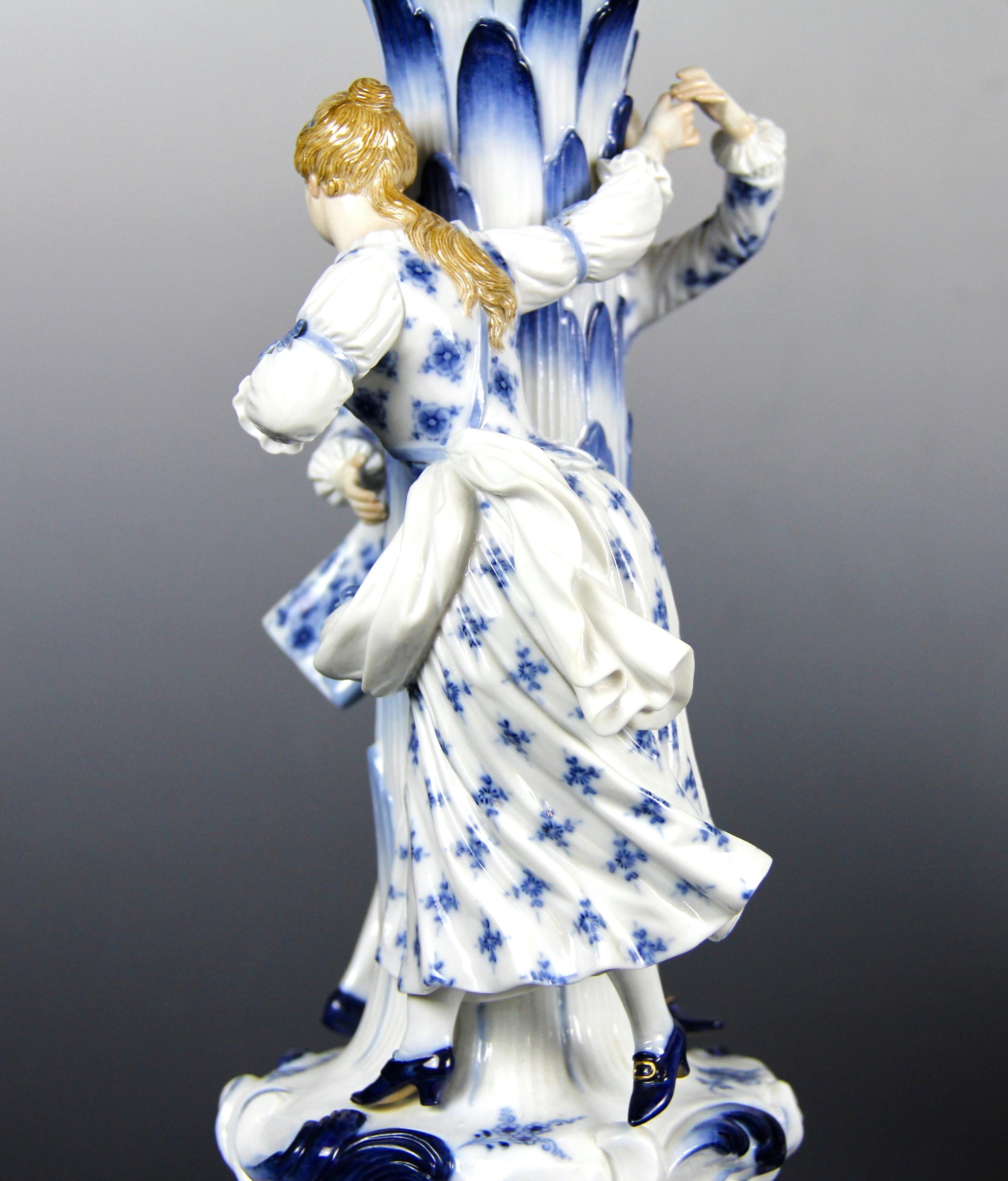 A Pair of 19th C. Meissen Porcelain Blue and White Hide and Seek Centerpieces For Sale 4