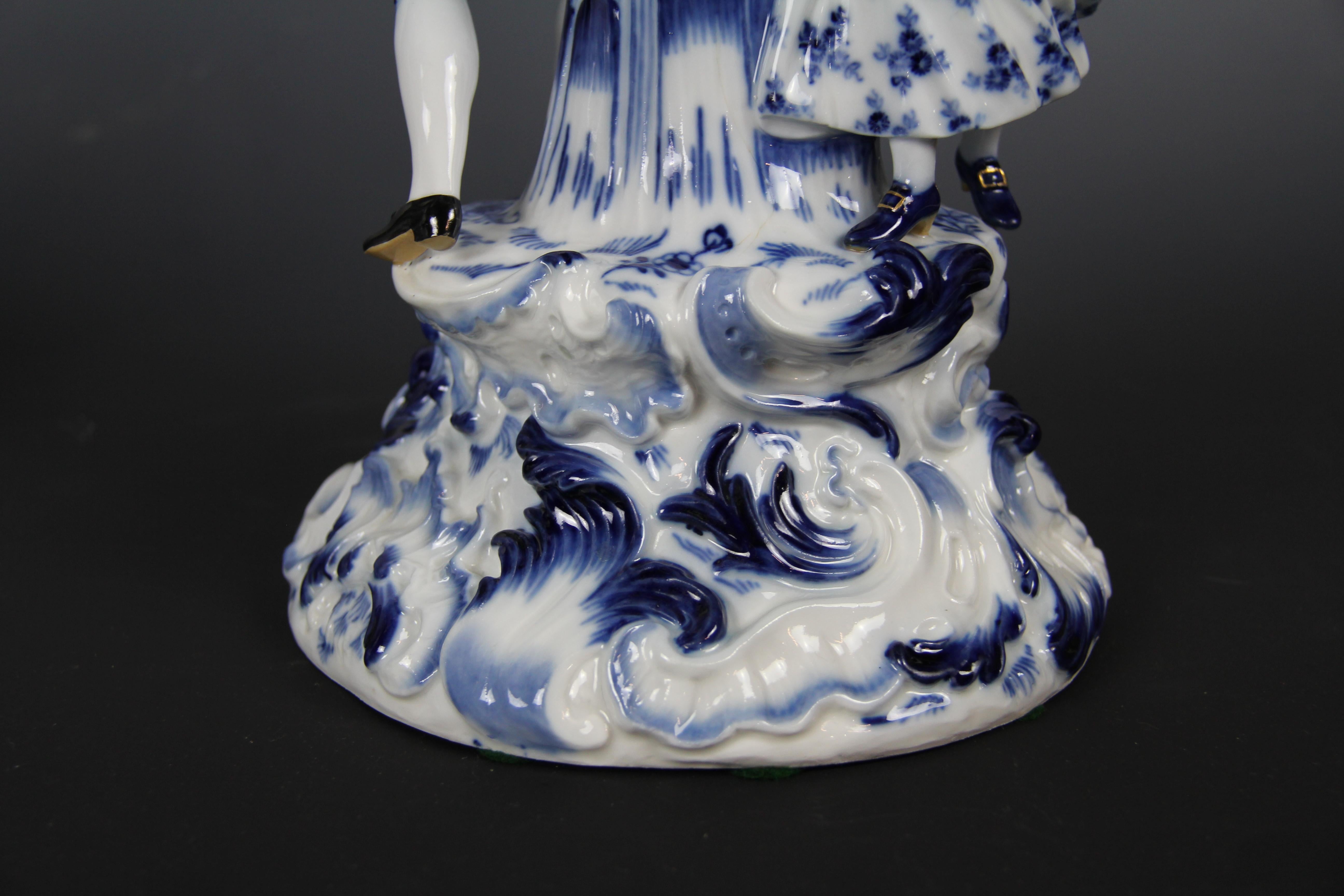 A Pair of 19th C. Meissen Porcelain Blue and White Hide and Seek Centerpieces For Sale 9