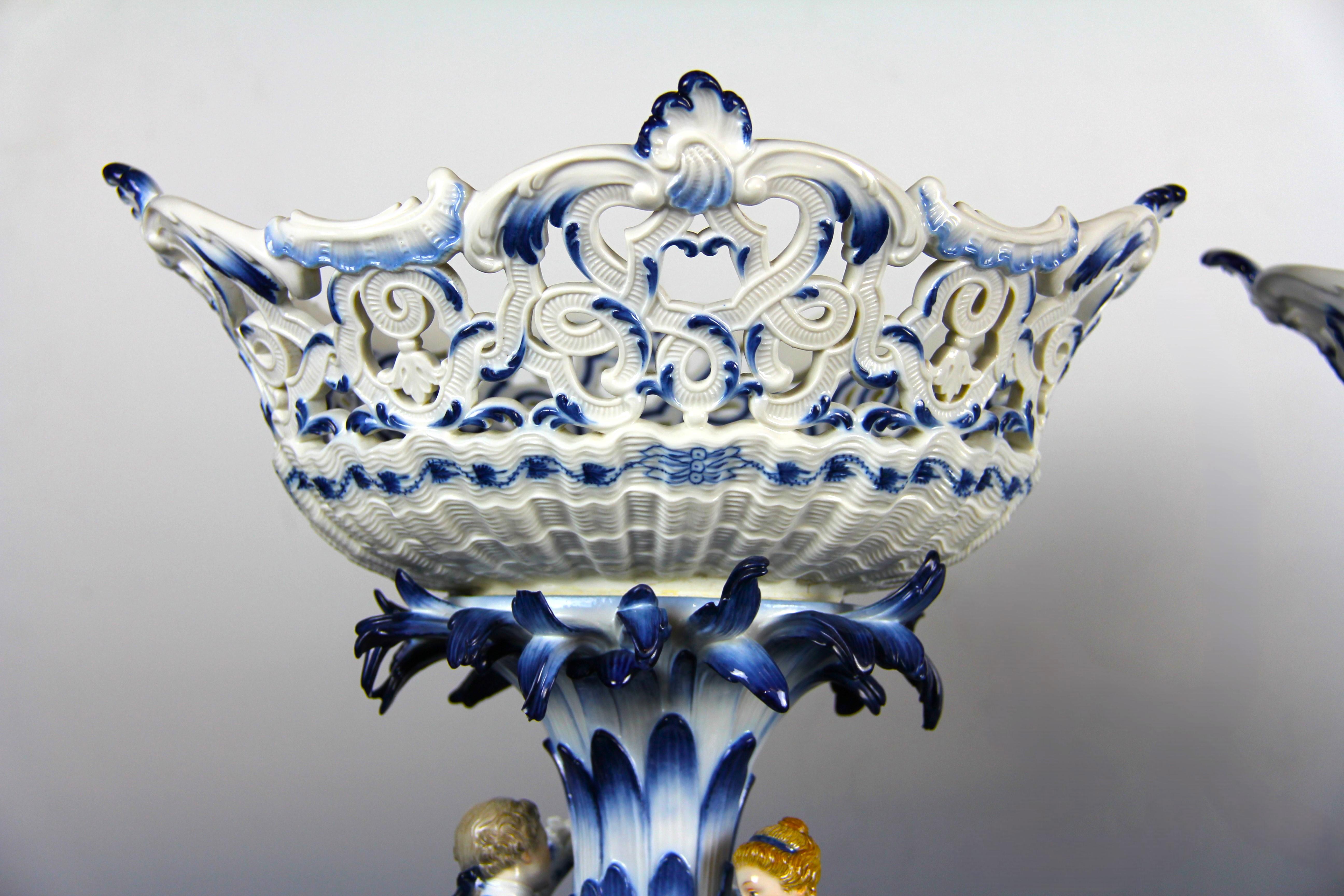 A Pair of 19th C. Meissen Porcelain Blue and White Hide and Seek Centerpieces In Good Condition For Sale In New York, NY