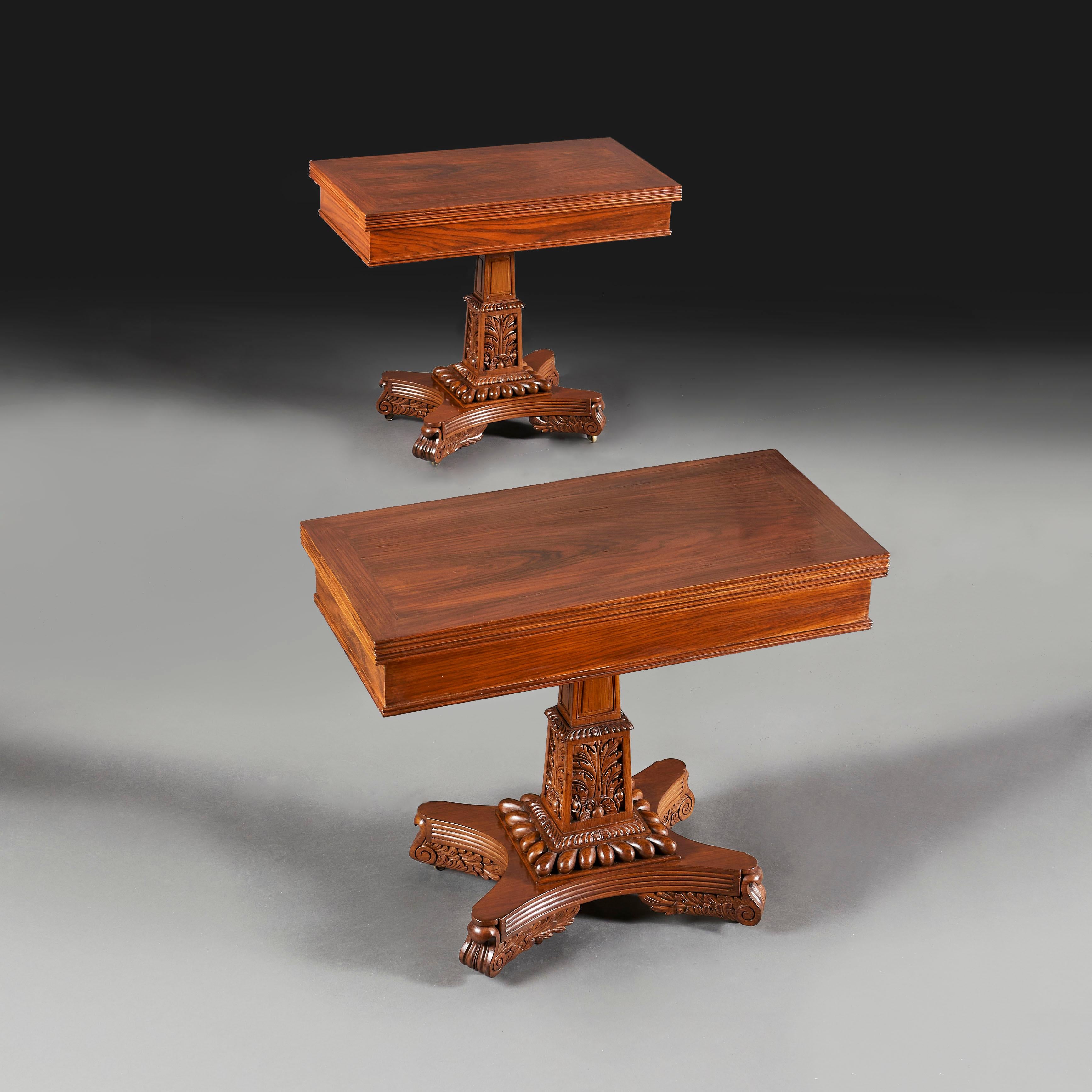Anglo-Indien, vers 1840.

Paire de tables à cartes en goncalo William IV, les plateaux s'ouvrant pour révéler une surface de jeu en baize grise, les bases sculptées de godrons et de feuilles de chêne, reposant sur quatre pieds à volutes avec des