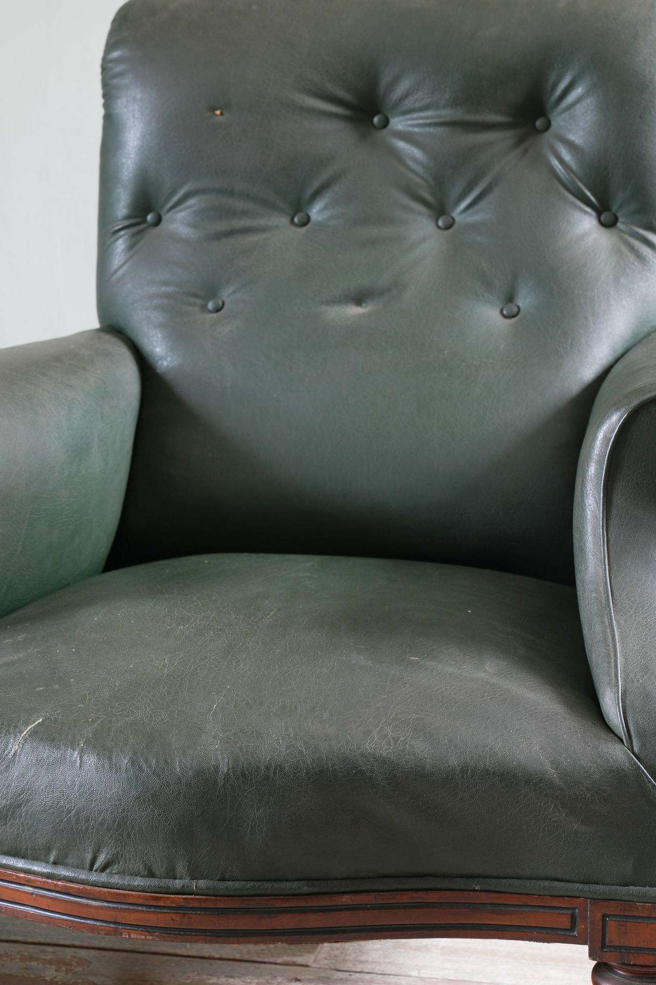 Paire de fauteuils du XIXe siècle par George Trollope en vente 7