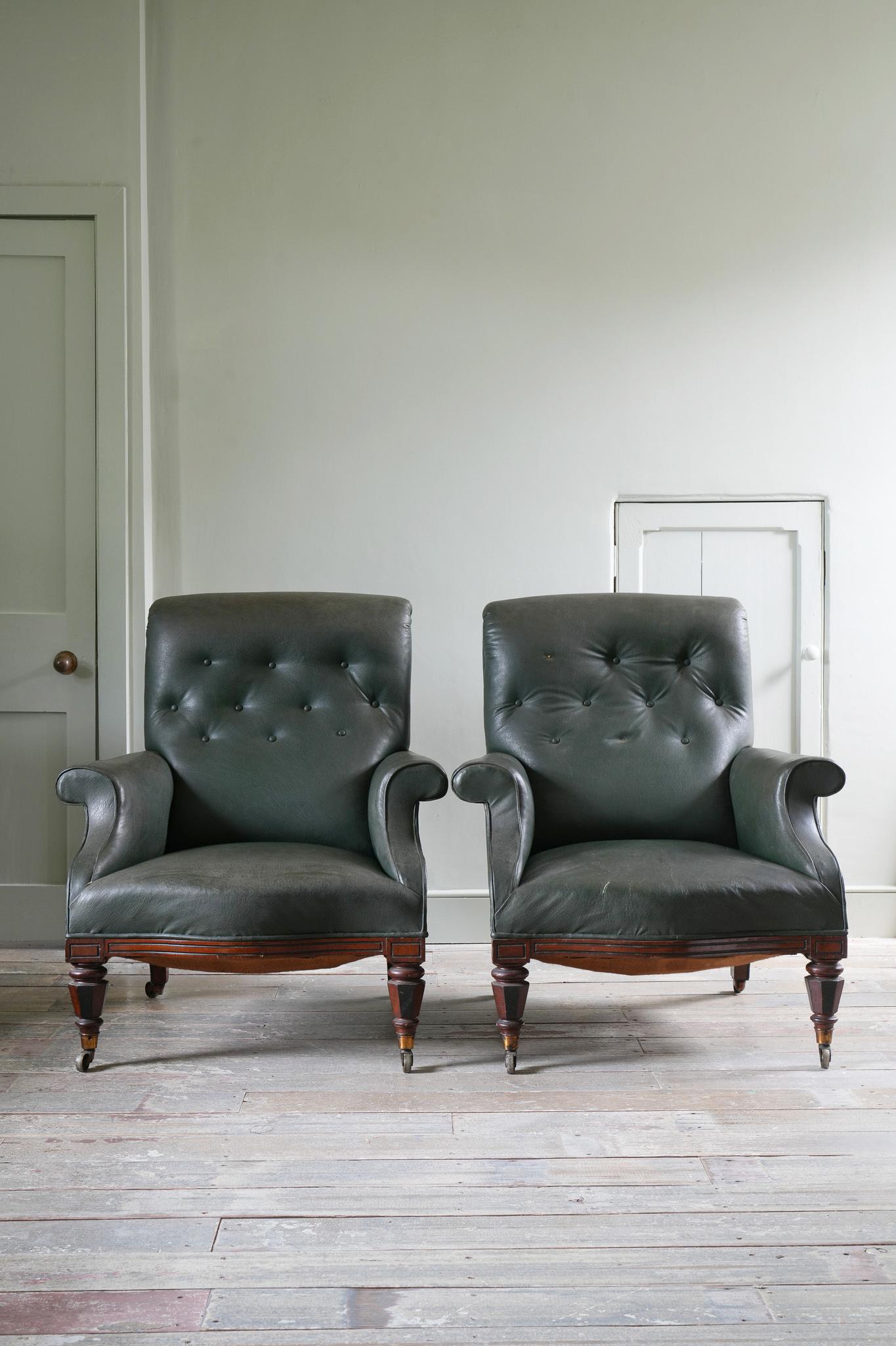 Paire de fauteuils du XIXe siècle par George Trollope en vente 3