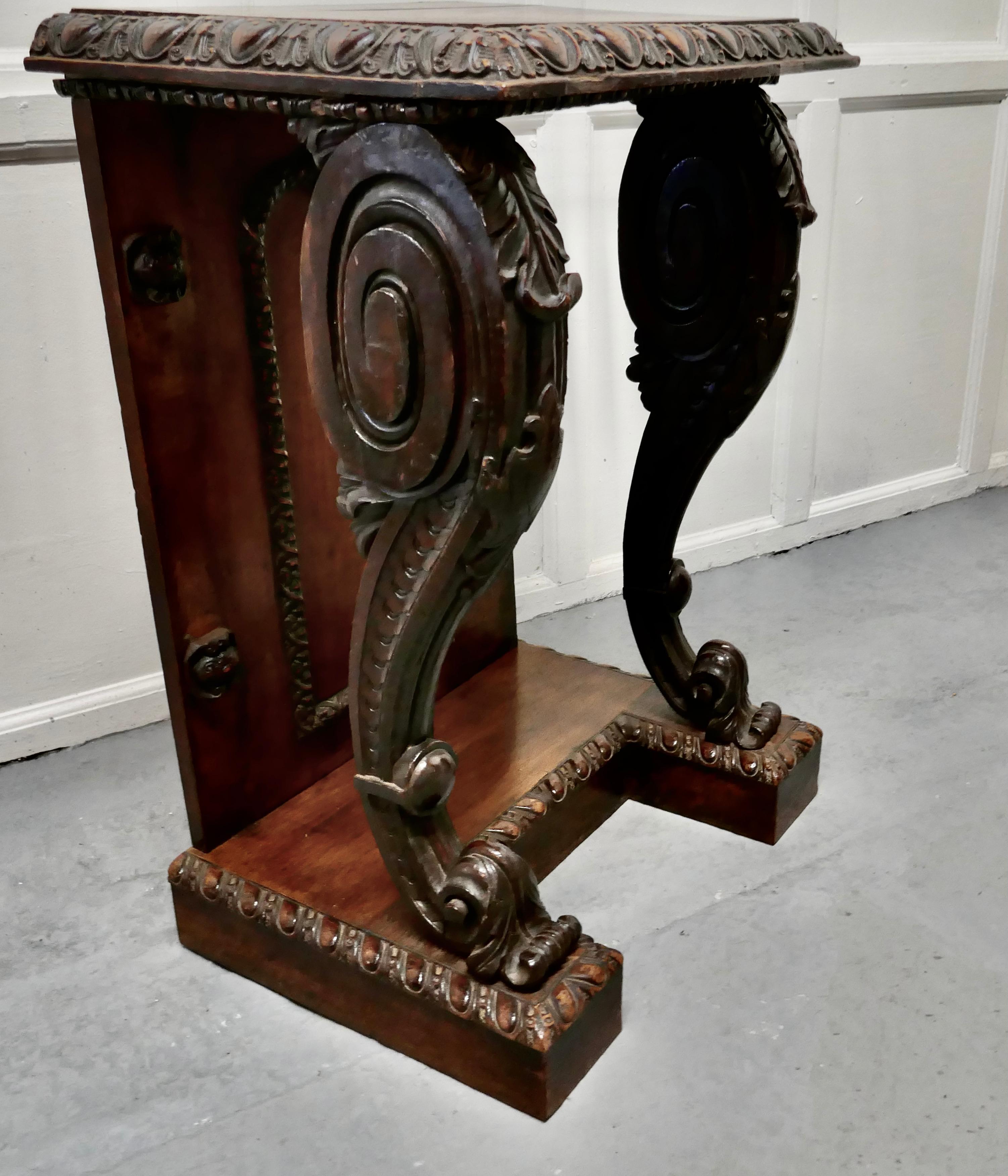 Konsolensockel aus geschnitzter Eiche im Jugendstil des 19. Jahrhunderts, Paar im Angebot 3