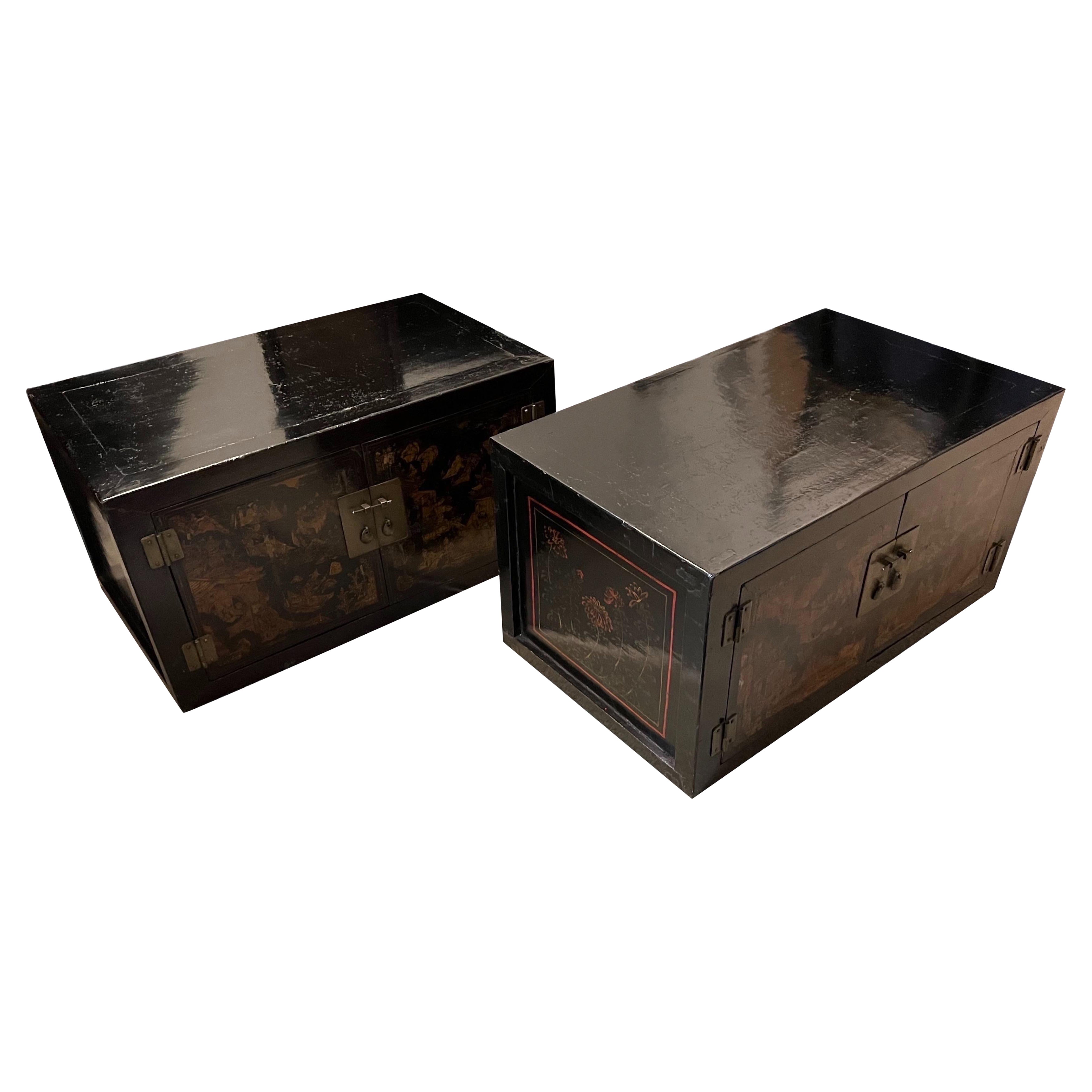 Ein Paar schwarze Lack-Schränke des 19. Jahrhunderts