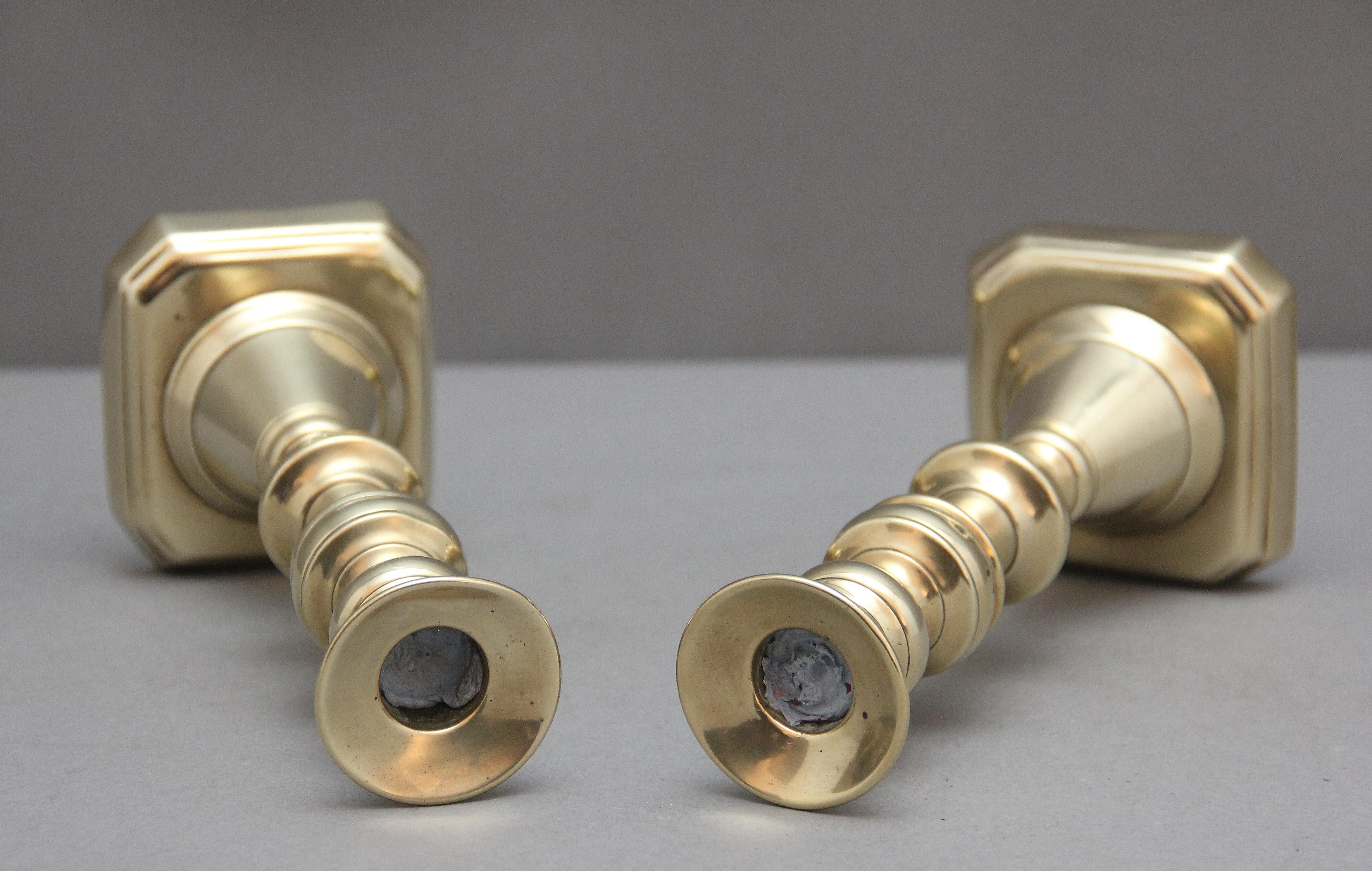 Metà XIX secolo Coppia di candelabri in ottone del XIX secolo in vendita