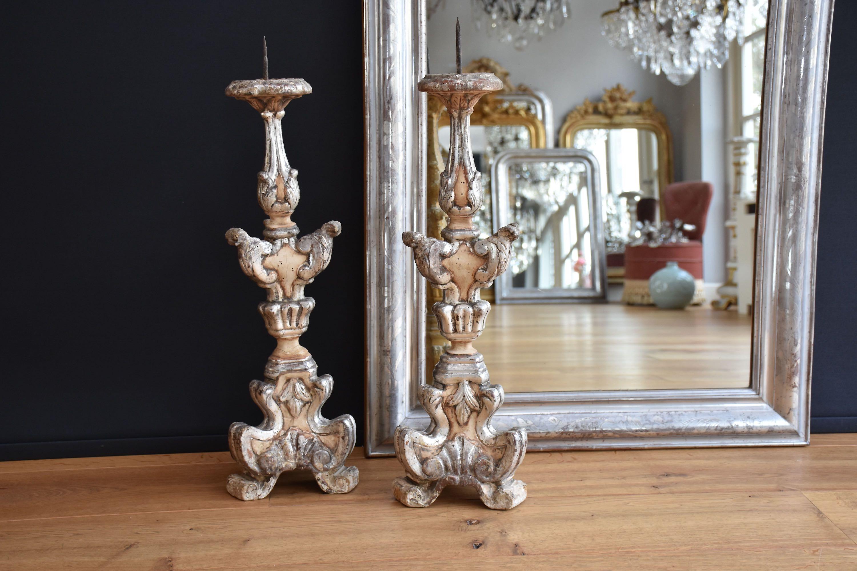 Carved A pair of 19th century carved and gilded Italian torcheres For Sale
