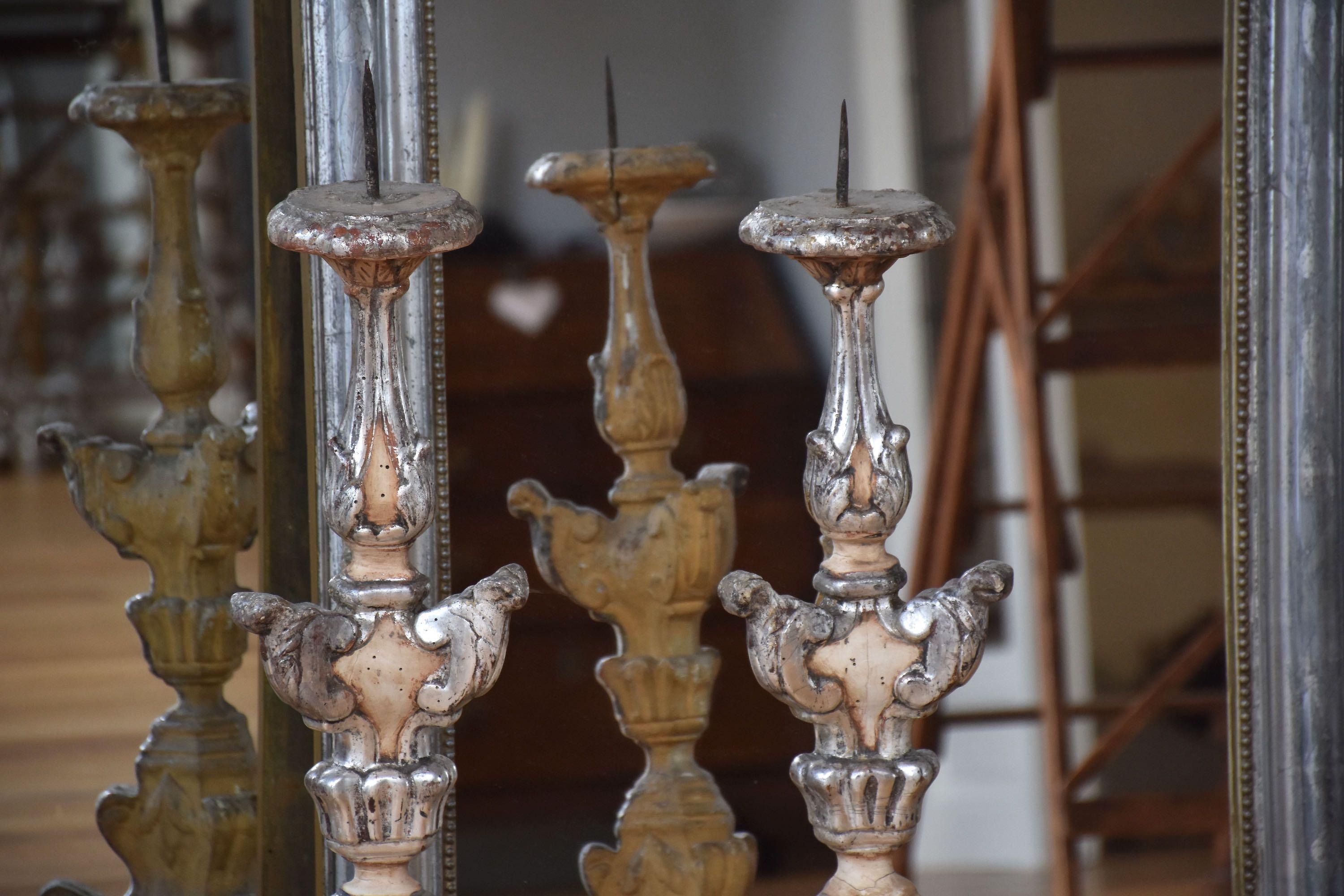 A pair of 19th century carved and gilded Italian torcheres In Good Condition For Sale In SON EN BREUGEL, NL