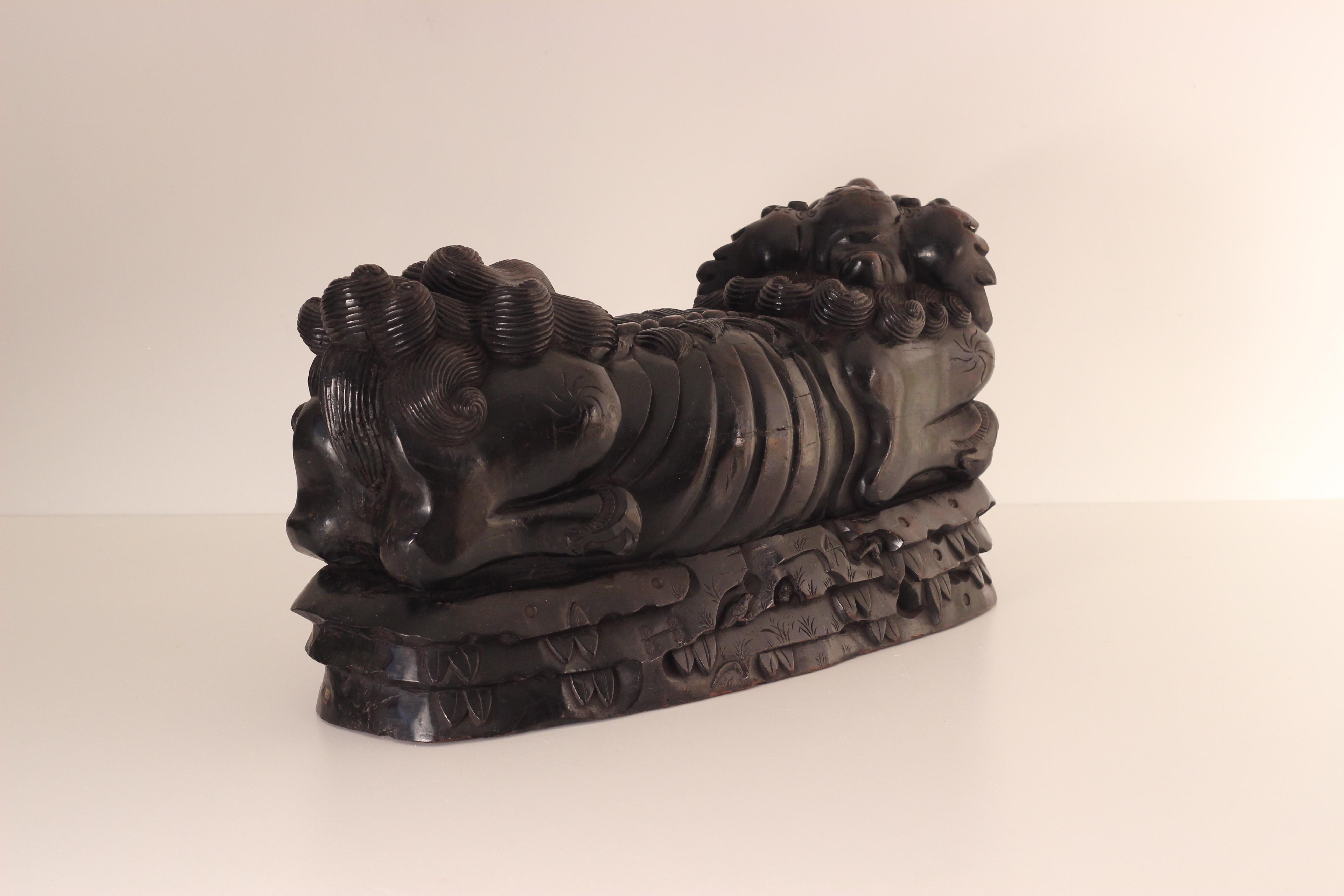 Paire de chiens de temple Foo sculptés ou lions de gardiens chinois du 19ème siècle en vente 4